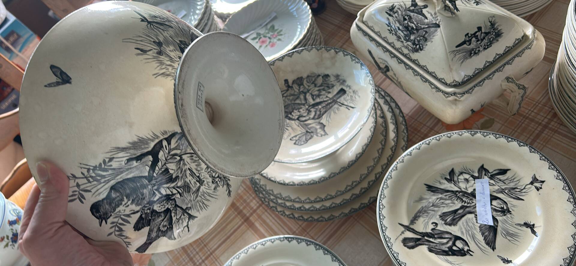 Clairefontaine tableware service, earthenware with bird decoration.