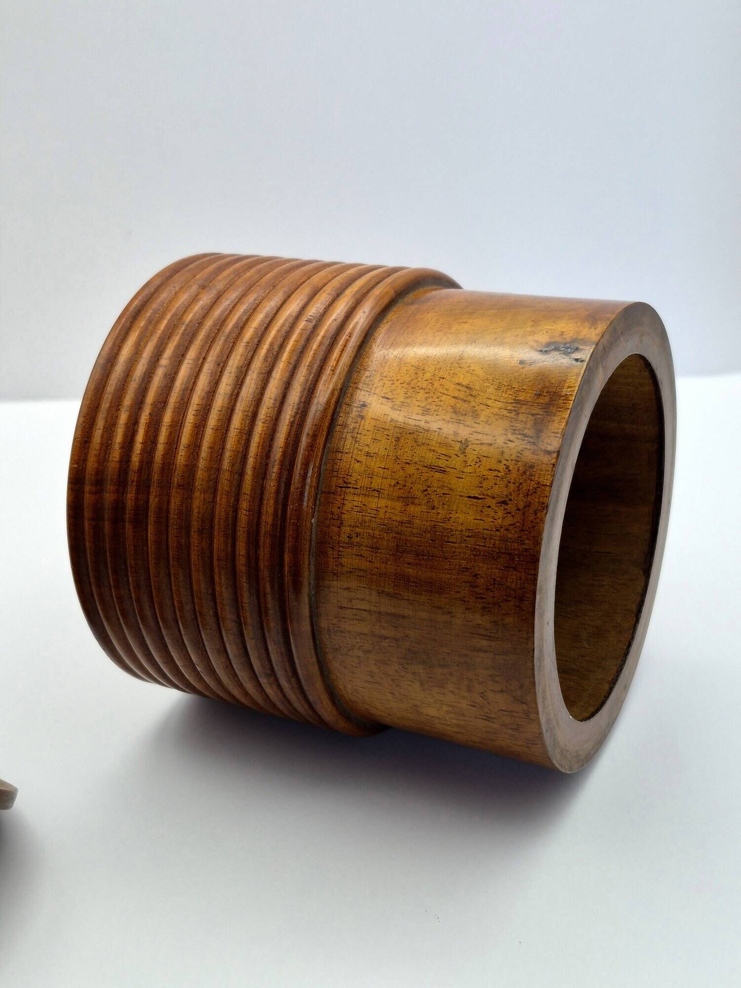 Wooden turned covered pot – vintage snuff box A680