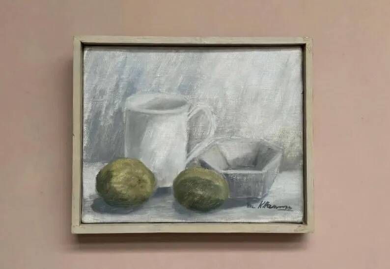 Original Swedish Oil on Canvas – “Jug, Bowl and Fruits” by Main Klarmo‑Kärred – Signed – 1961 – Vintage & Framed – 49×40.5 cm (19.3"×15.9")