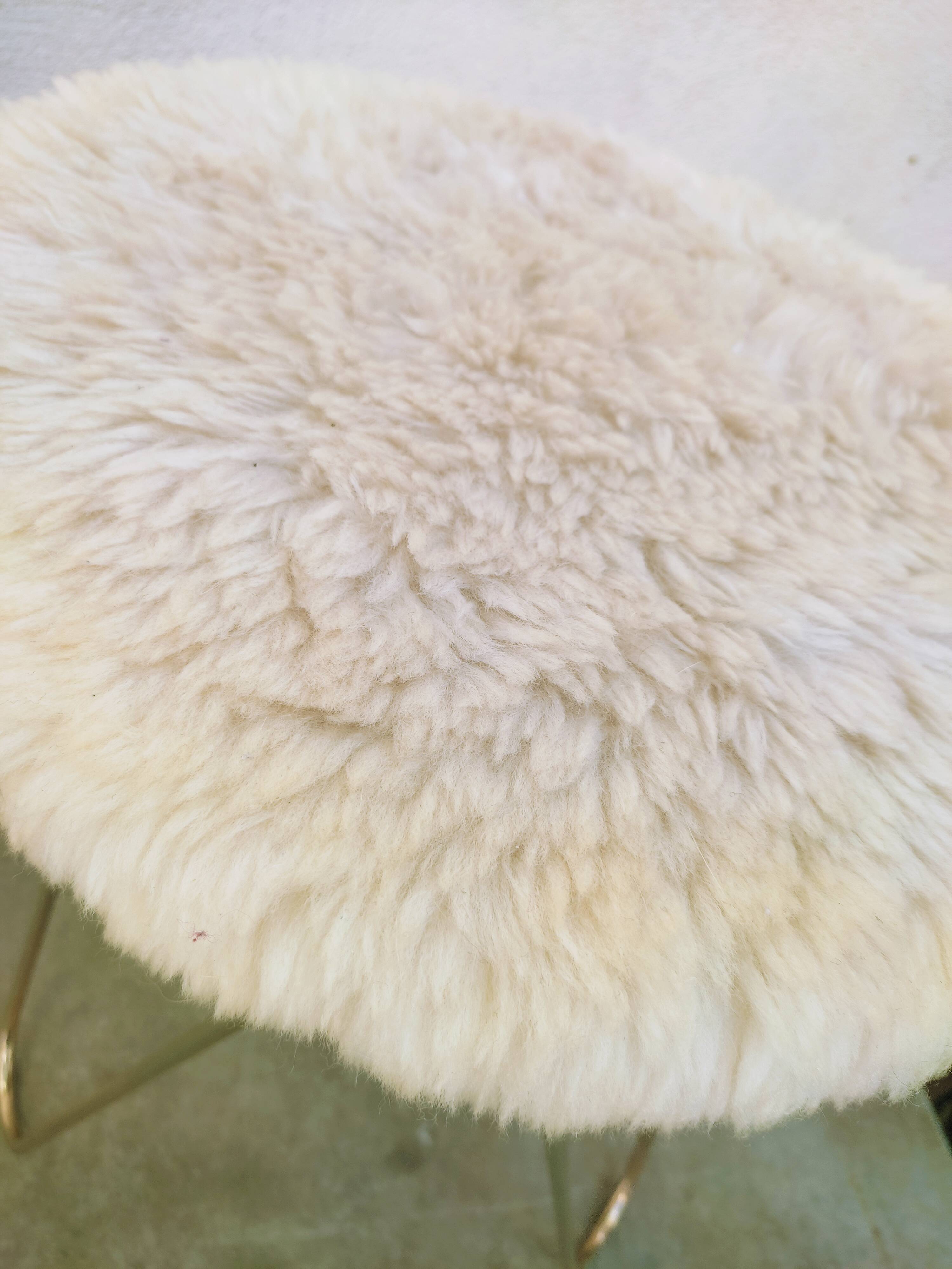 Synthetic fur stool with golden feet