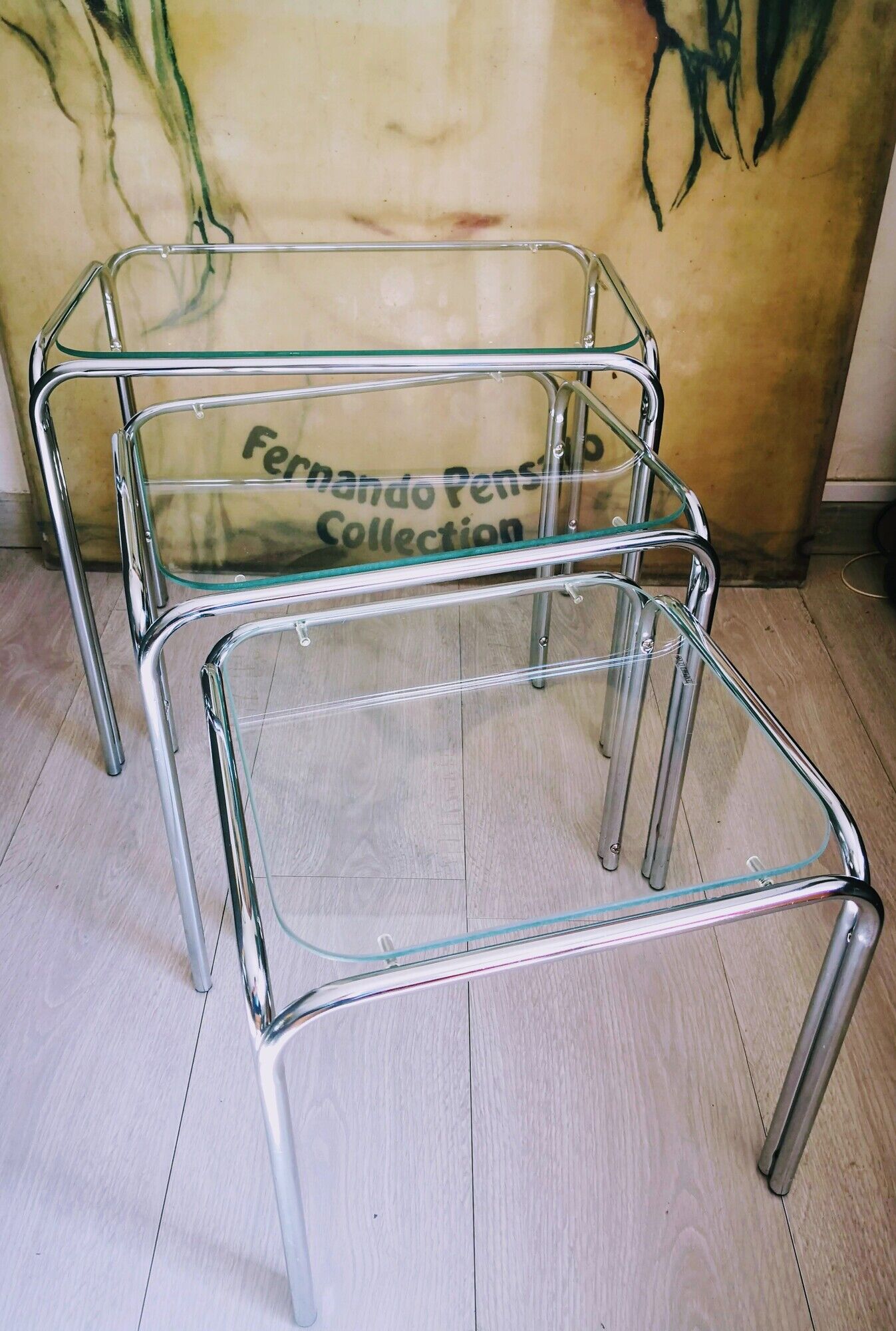 Trio de tables gigognes en métal et verre trempé