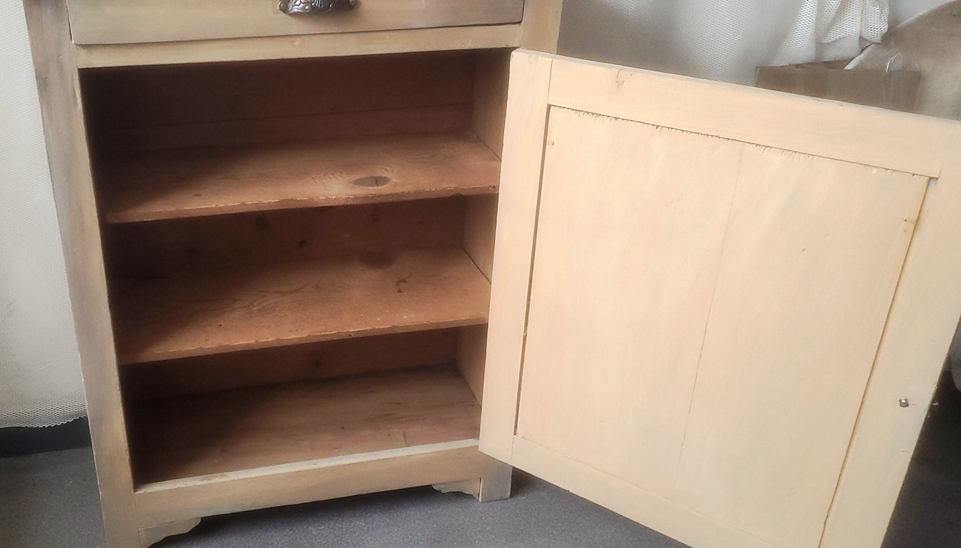 Patinated wooden jam maker