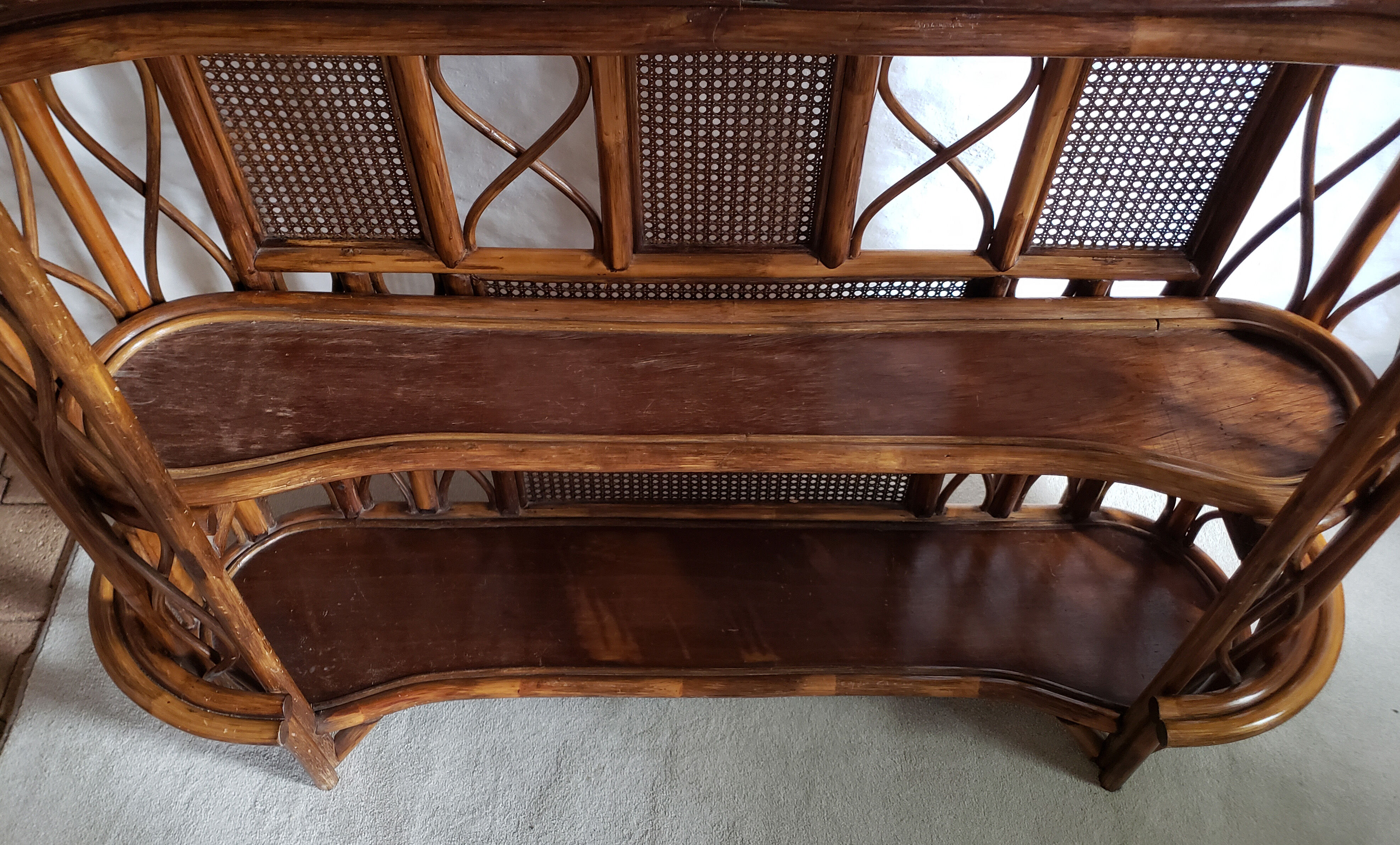 Bamboo bar and its 2 stools