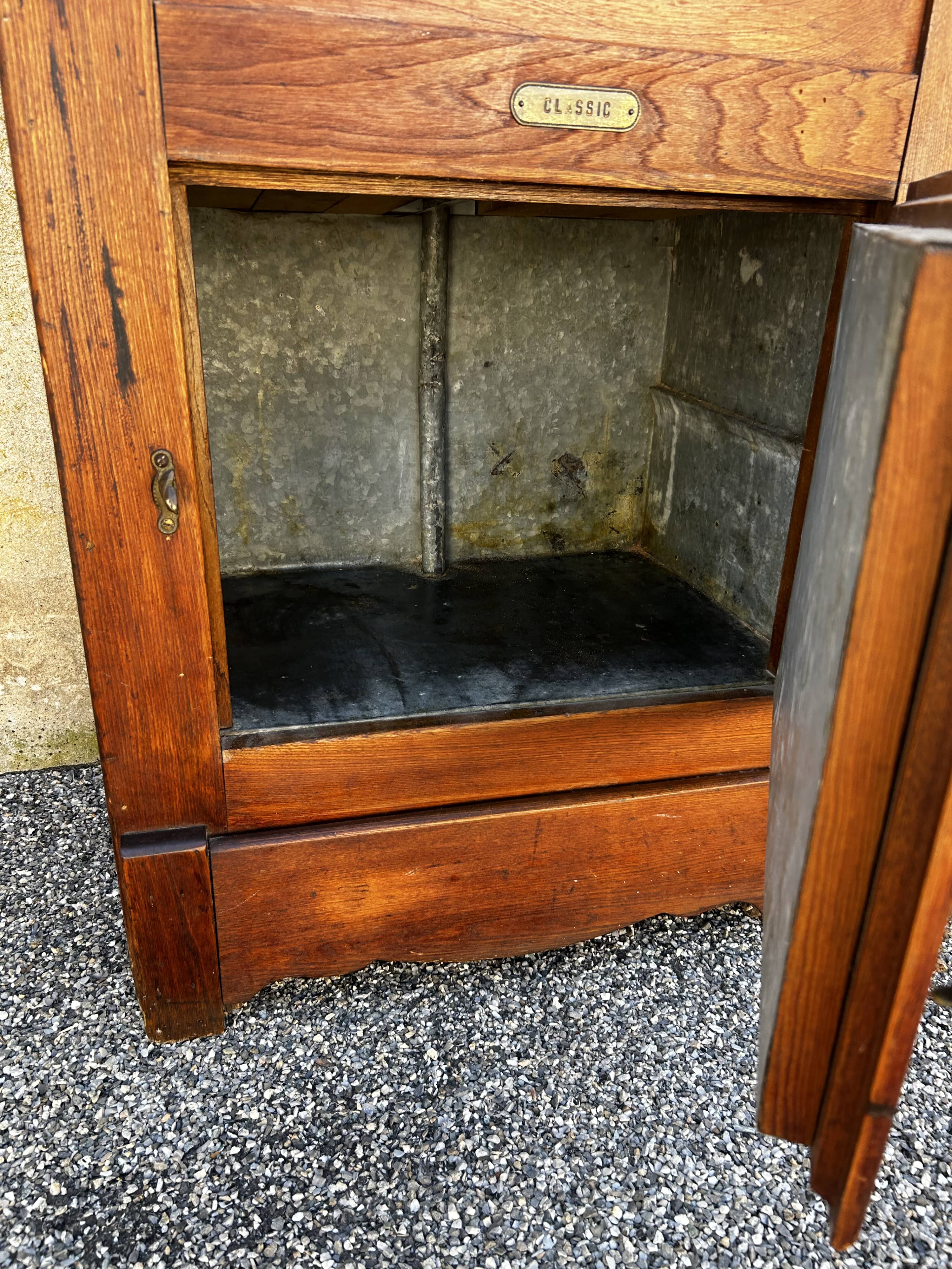 American icebox in oak and zinc – early 20th century