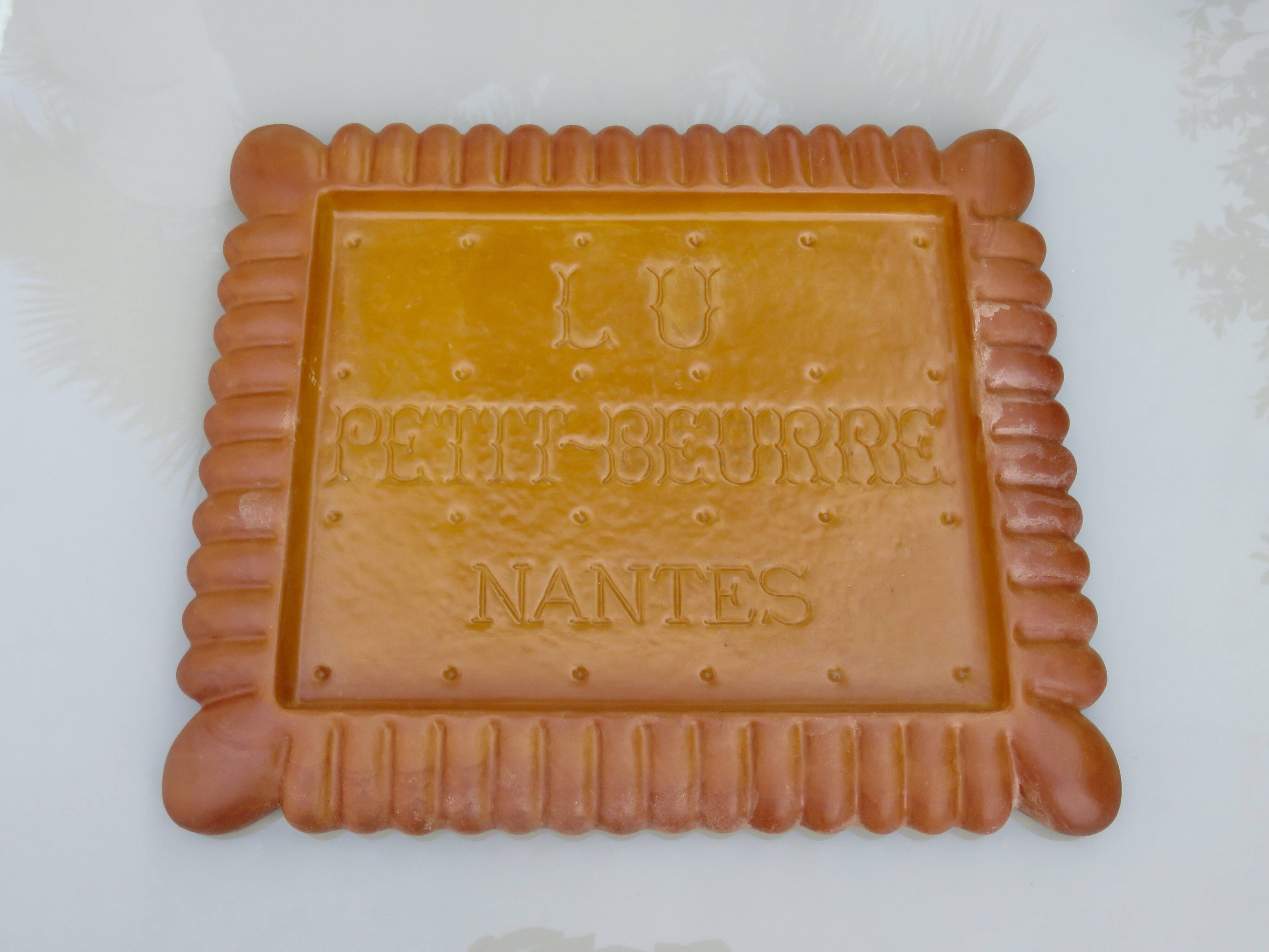 Decorative serving tray in resin, 1960s