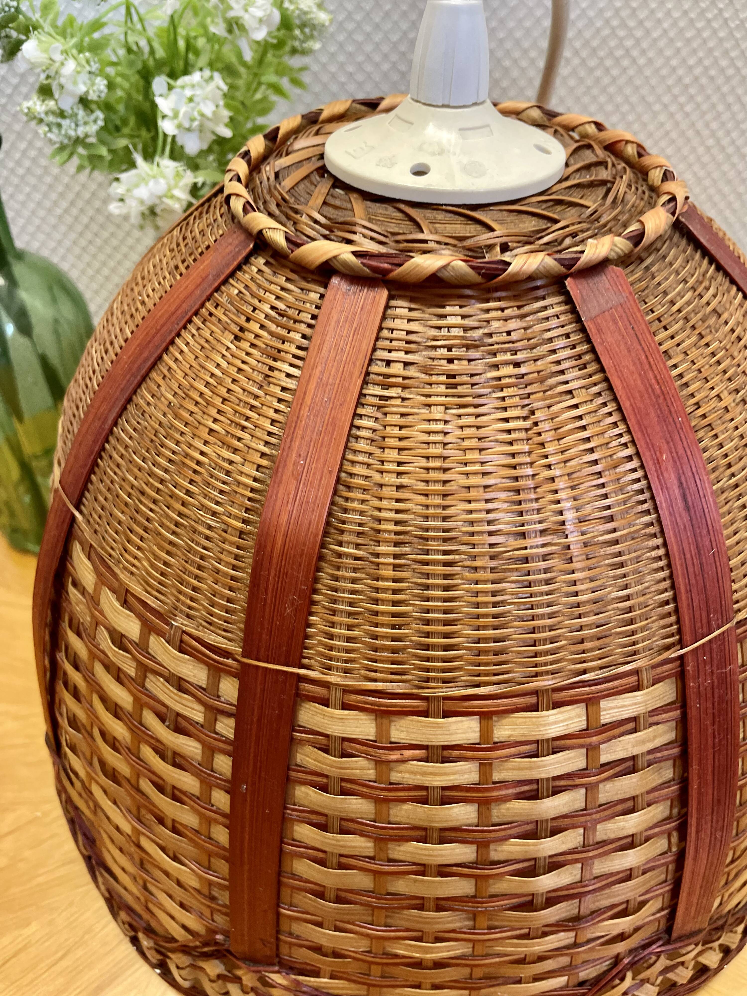 Vintage flower suspension