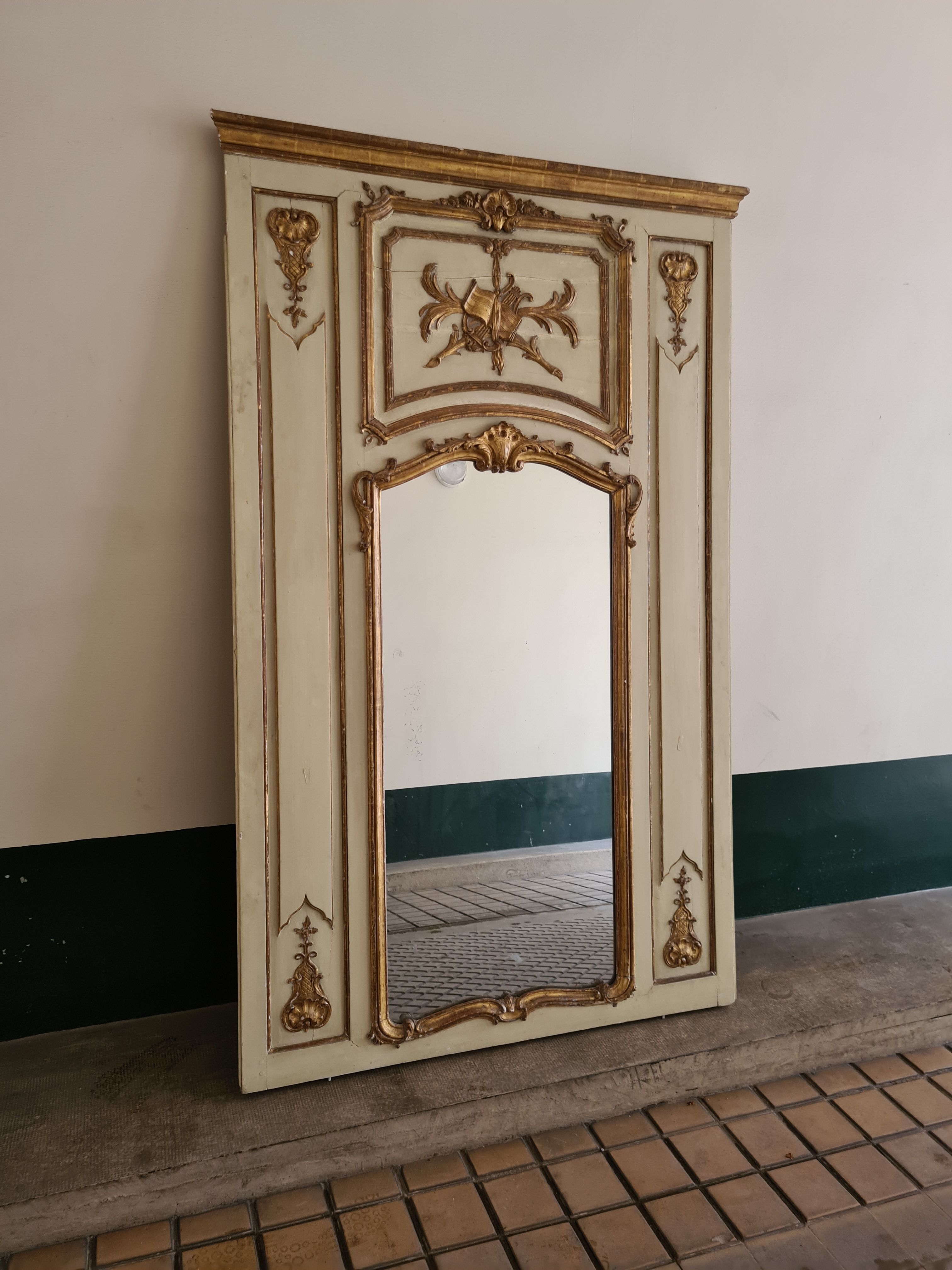 Trumeau second half 18th in lacquered and gilded wood