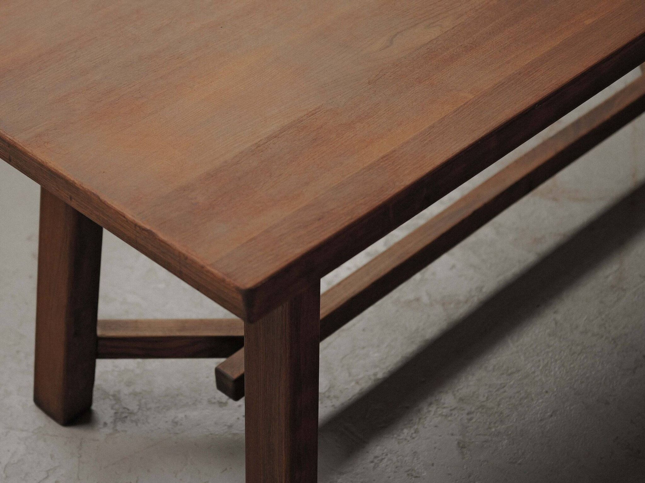 Grande table artisanale en chêne, France, vers 1970