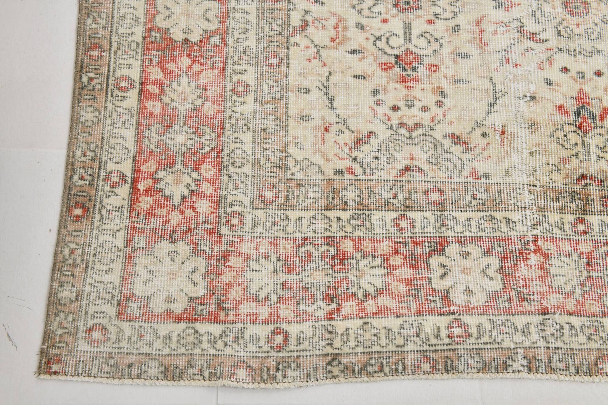 Tapis persan vintage à motif floral