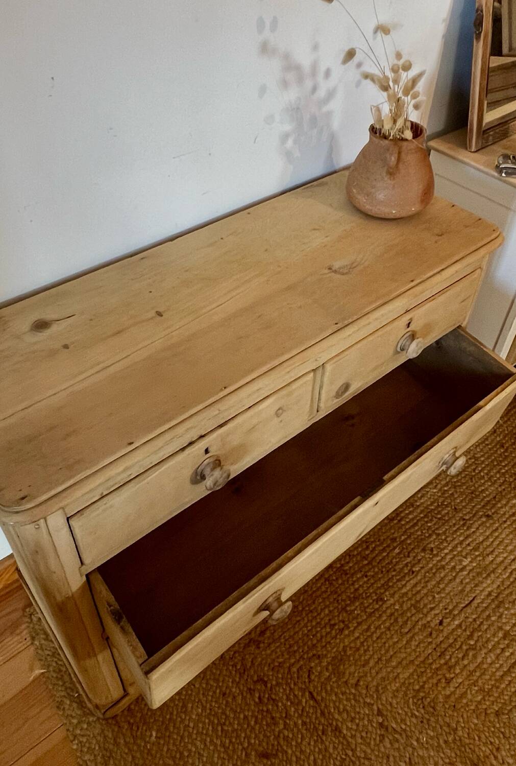 Commode anglaise ancienne en pitchpin massif brut