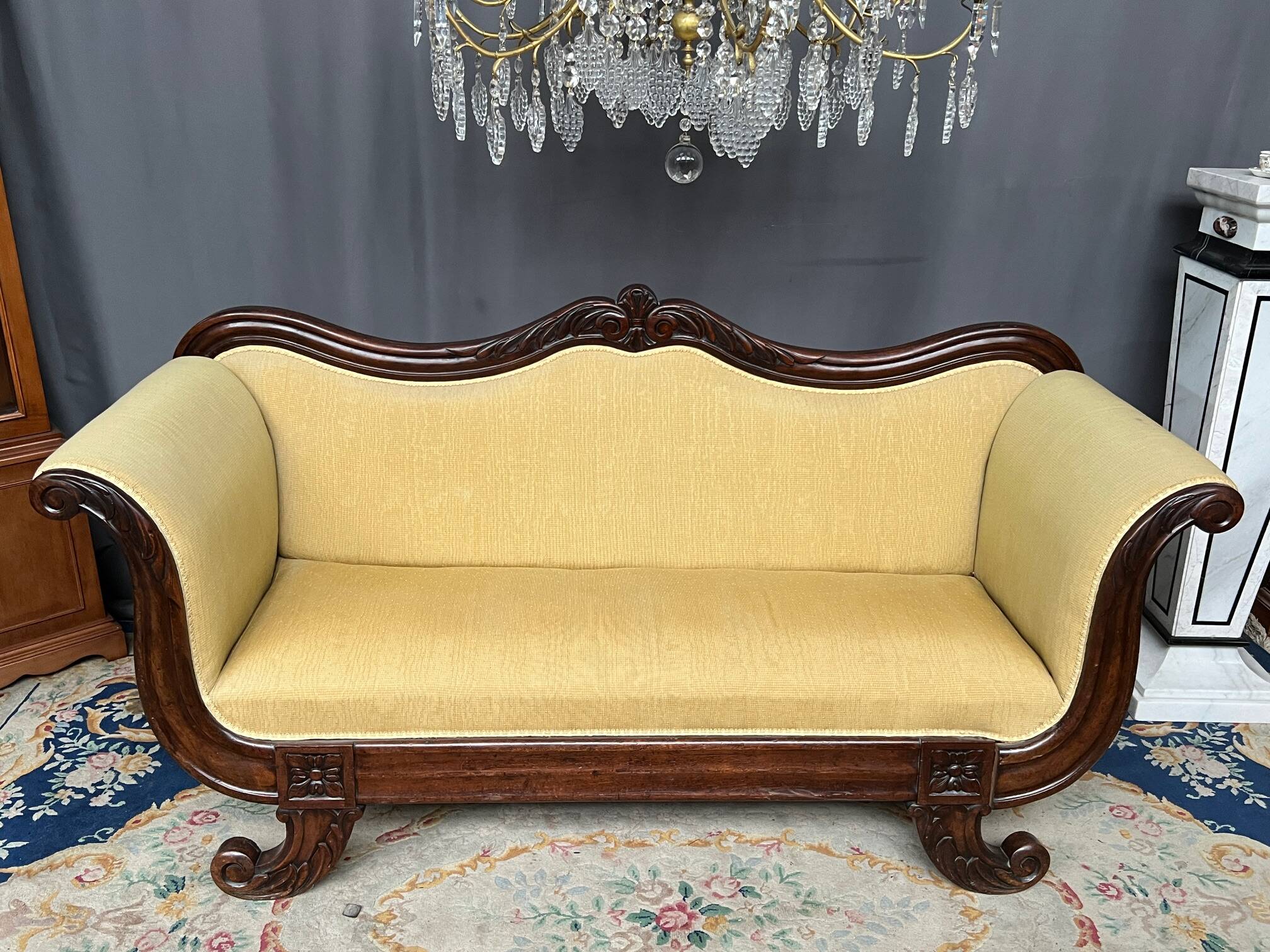 Empire-style canapé. Mahogany.