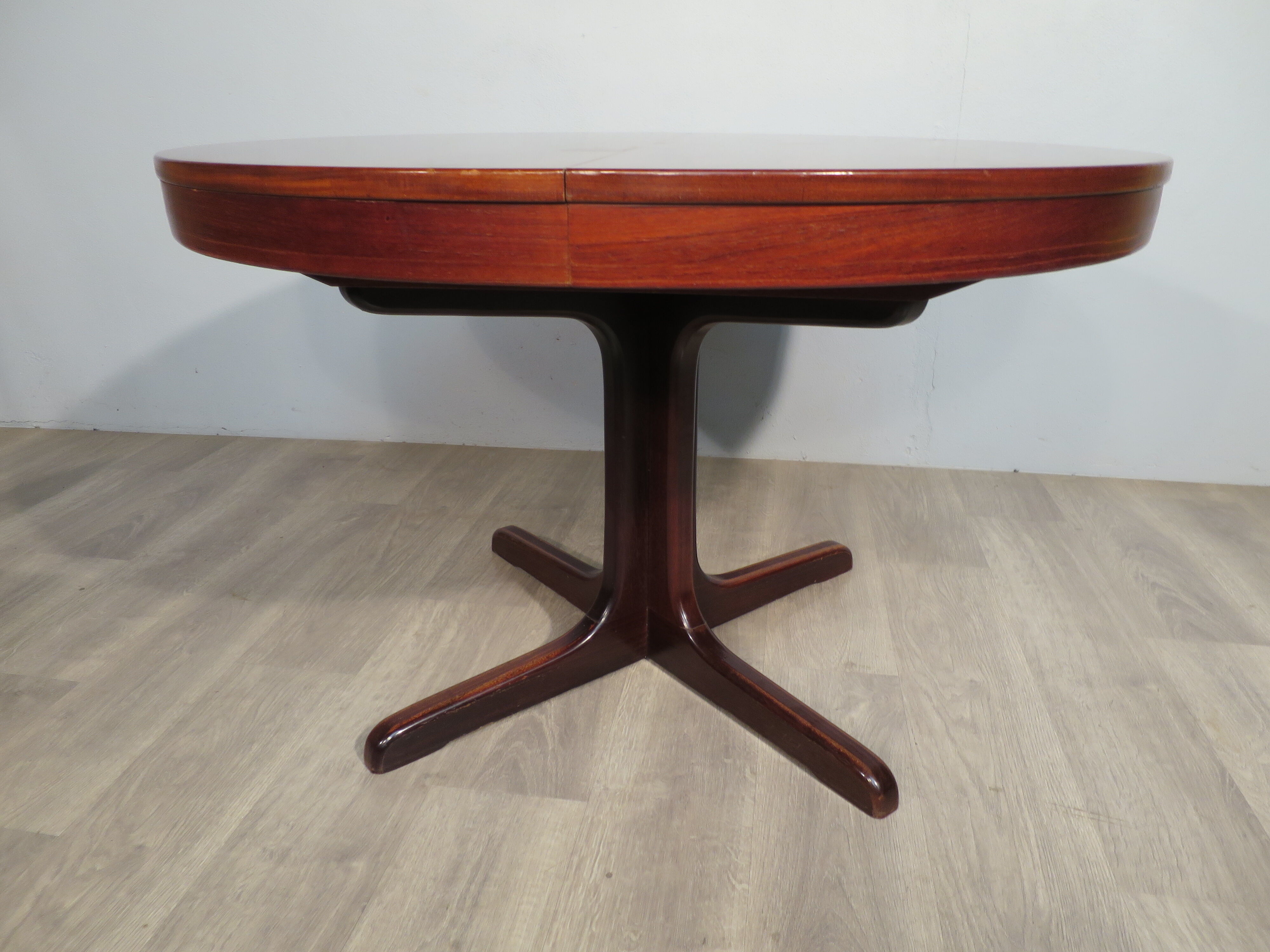 Central-footed rosewood round table
