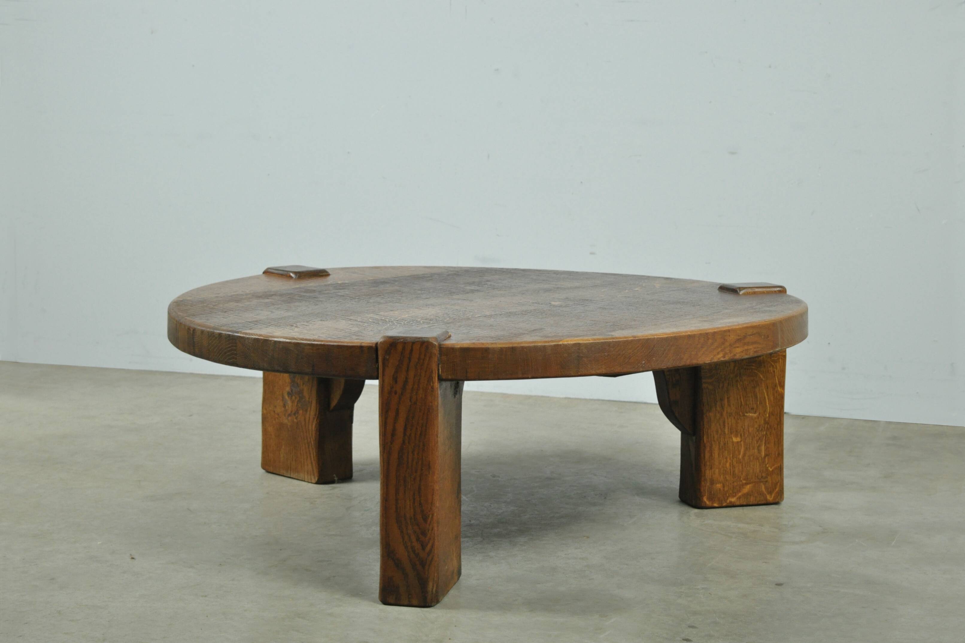Solid oak round coffee table, Brutalist 1970s