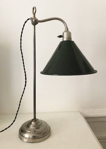 Articulated desk lamp
