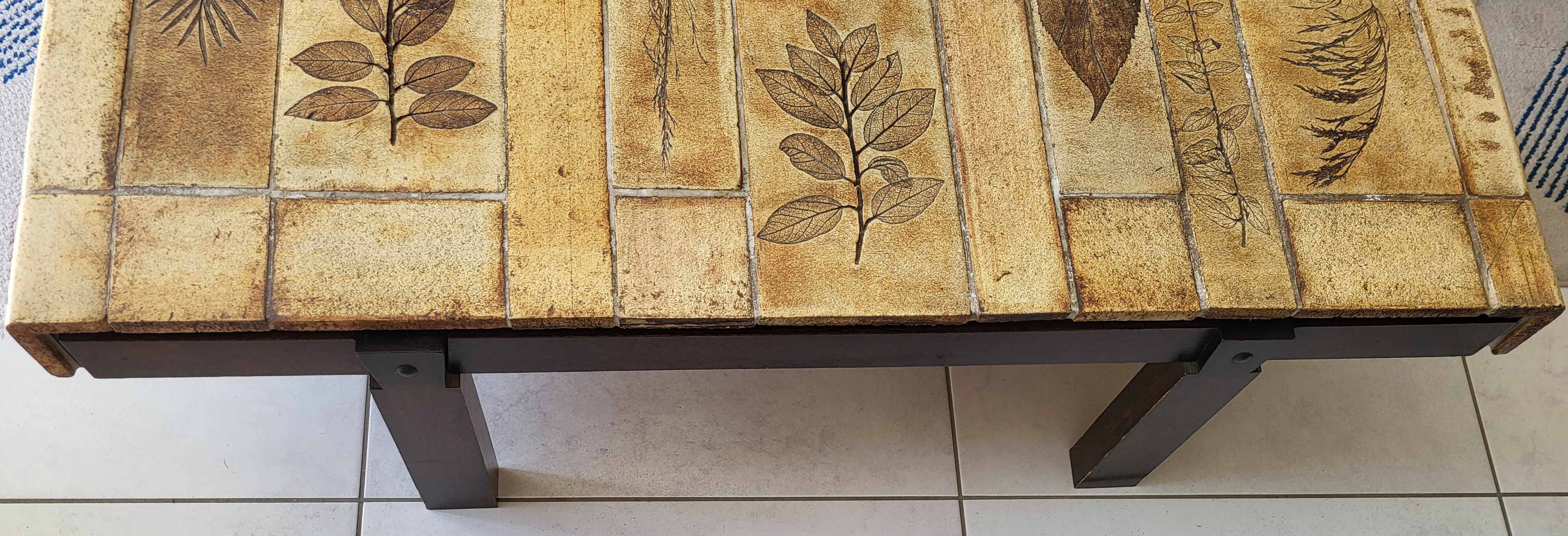 Coffee table signed by Roger Capron