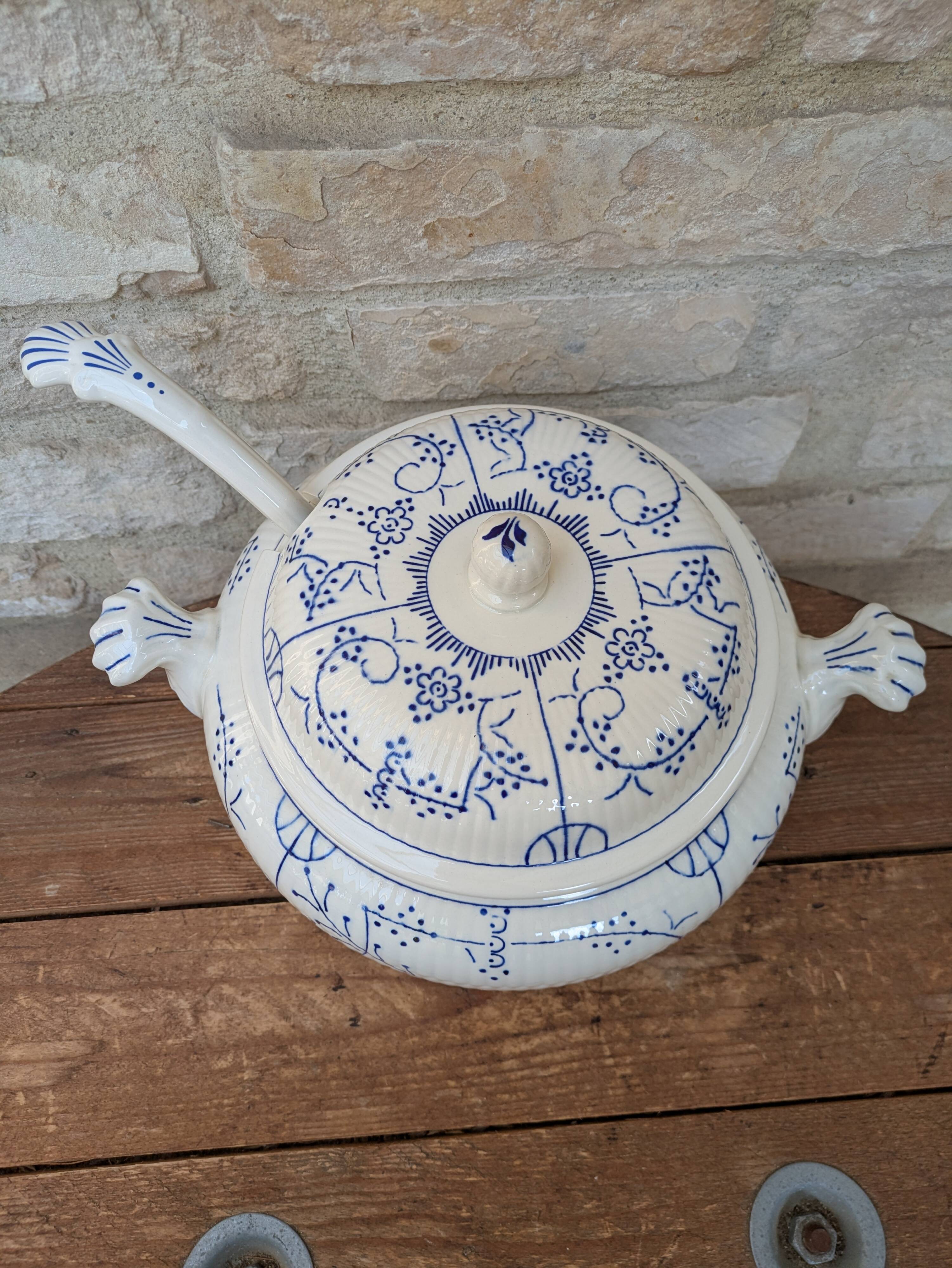 Soup tureen with lid and ladle Boch la Louvière model Copenhagen