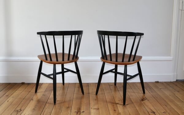 Paire de chaises scandinaves dans le goût de Tapiovaara, 1960