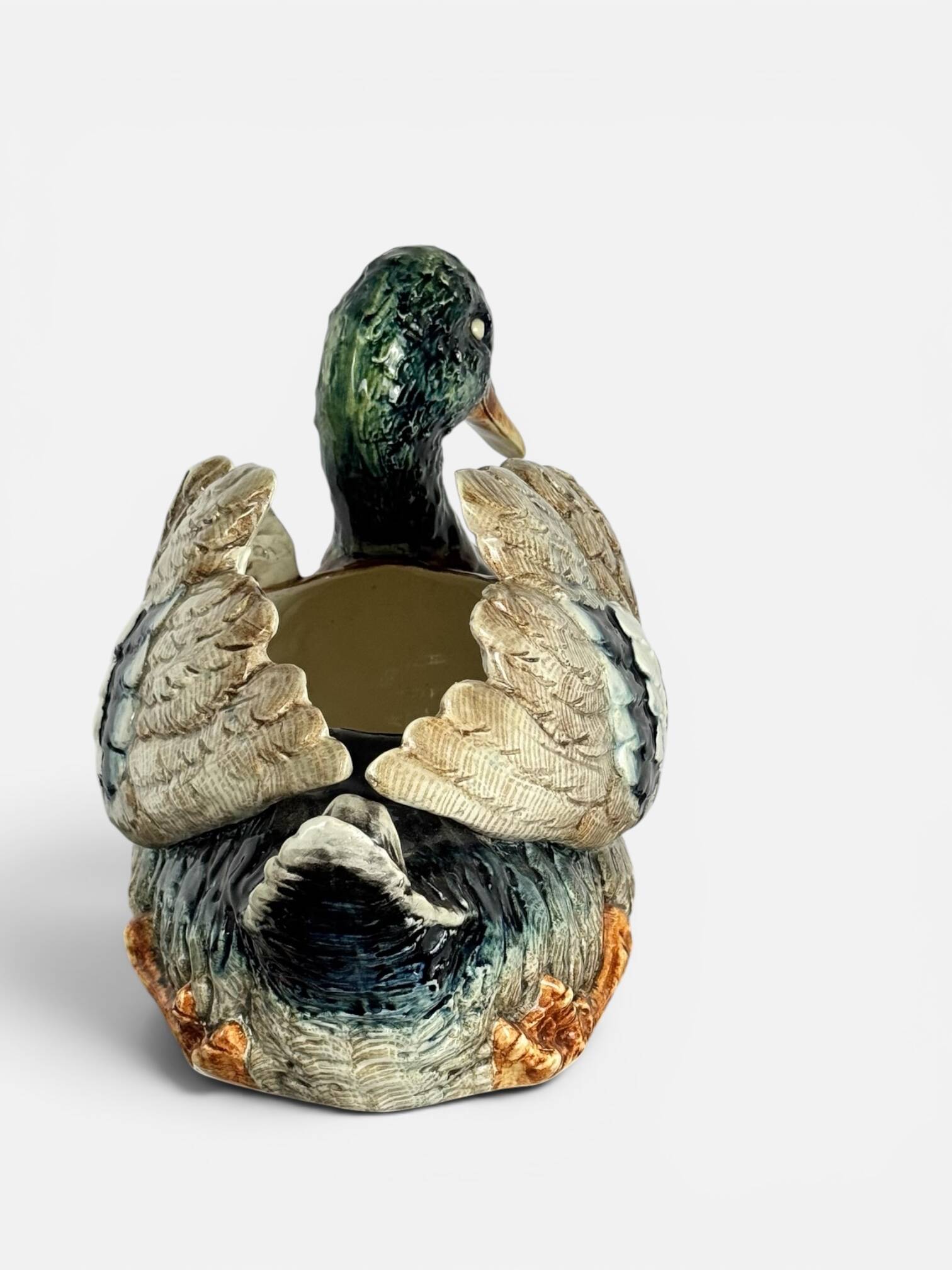 Majolica jardinière with duck decoration, 19th century.