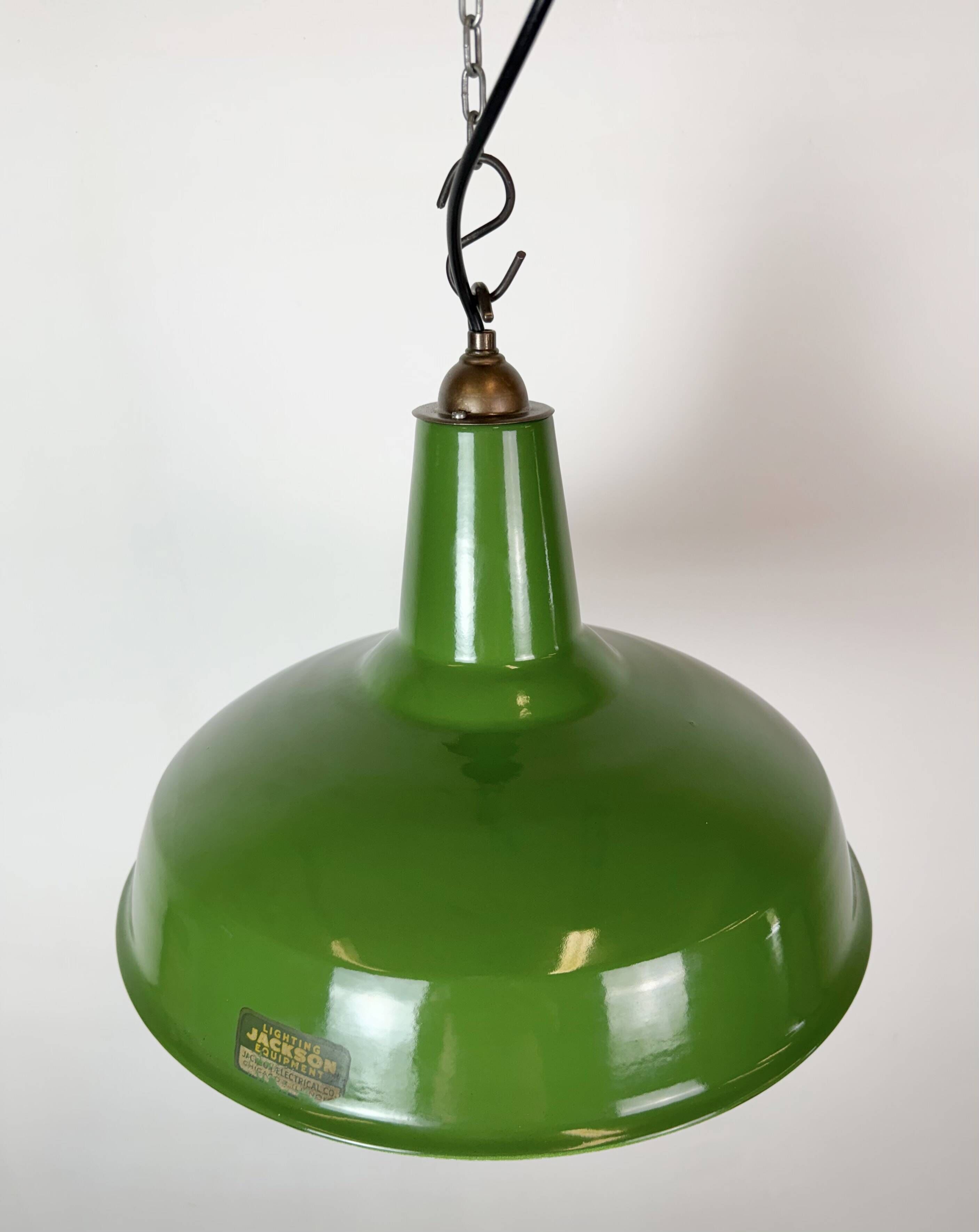 Lampe suspendue en émail vert industriel de Jackson Electrical Co., années 1960.