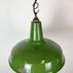 Lampe suspendue en émail vert industriel de Jackson Electrical Co., années 1960.