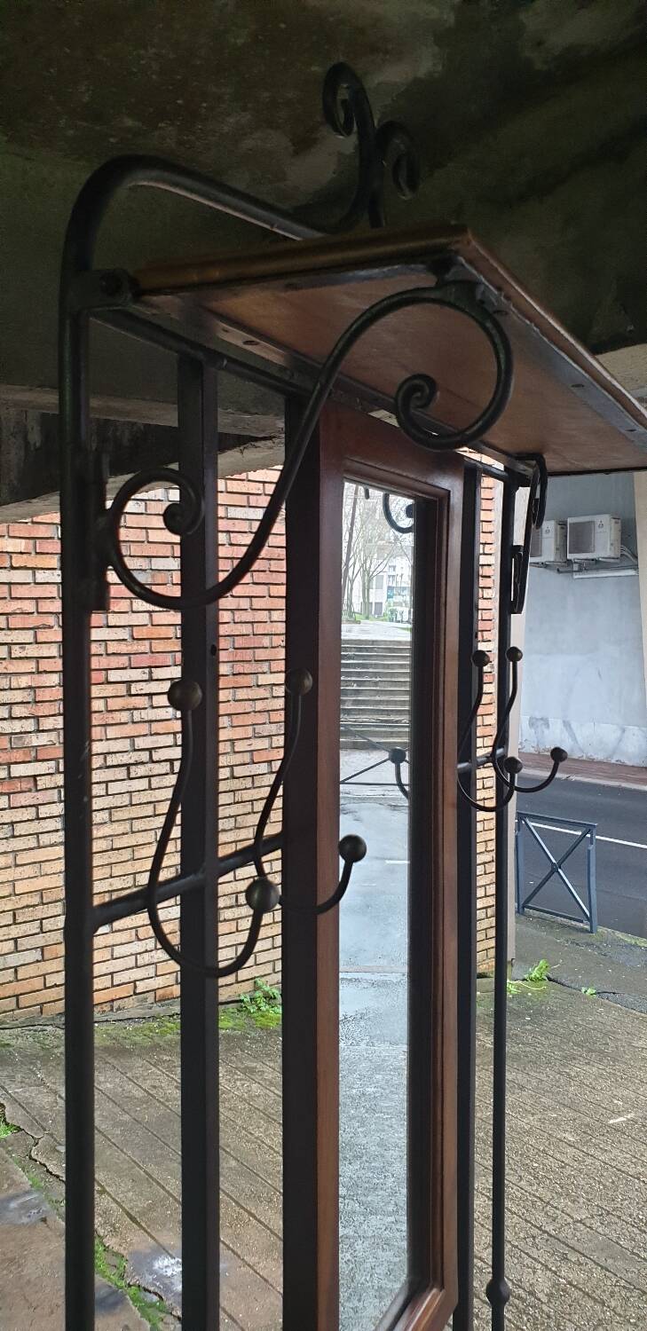 Contemporary locker room