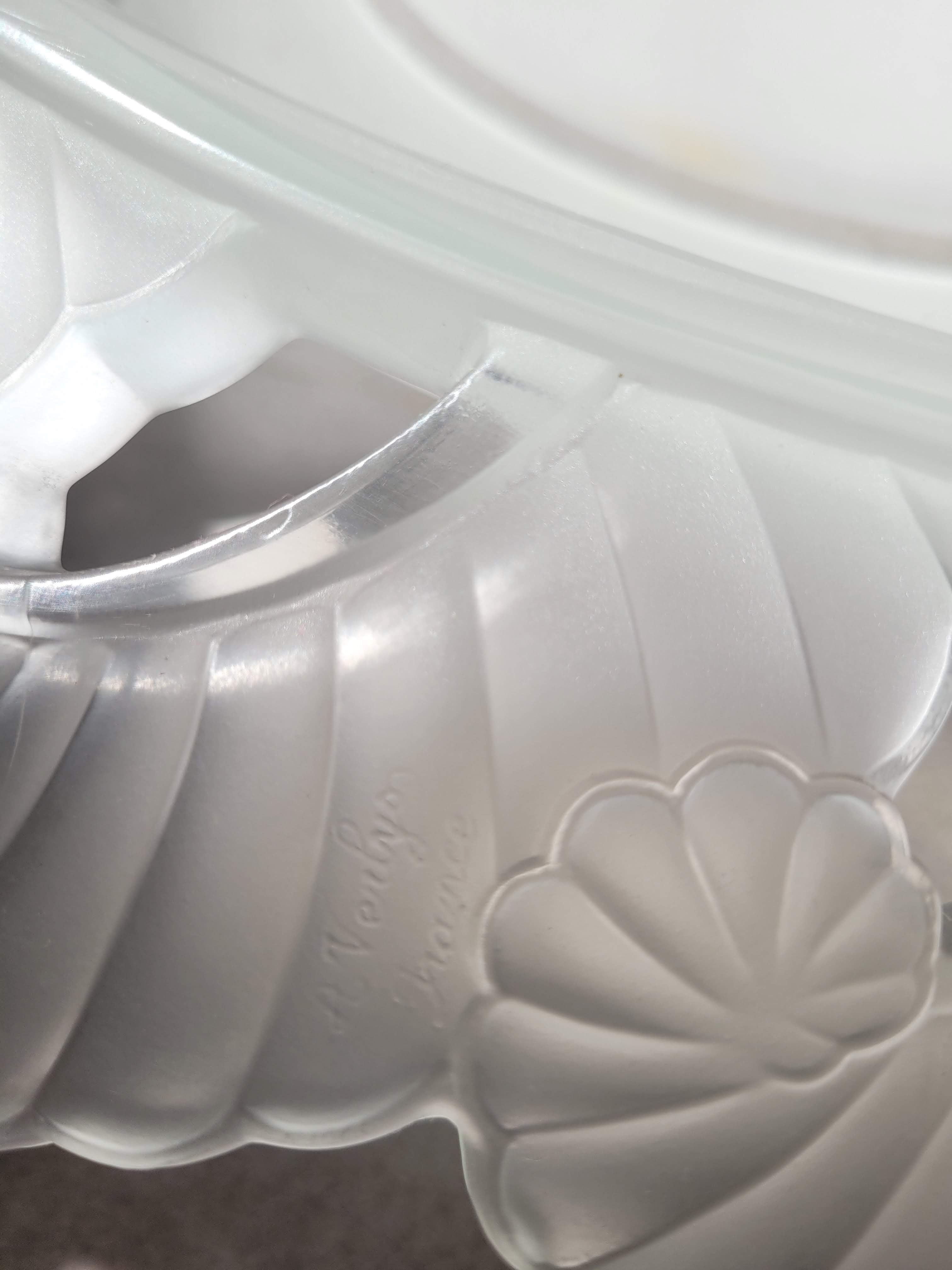 Important cut or mid-table signed Verlys, art deco