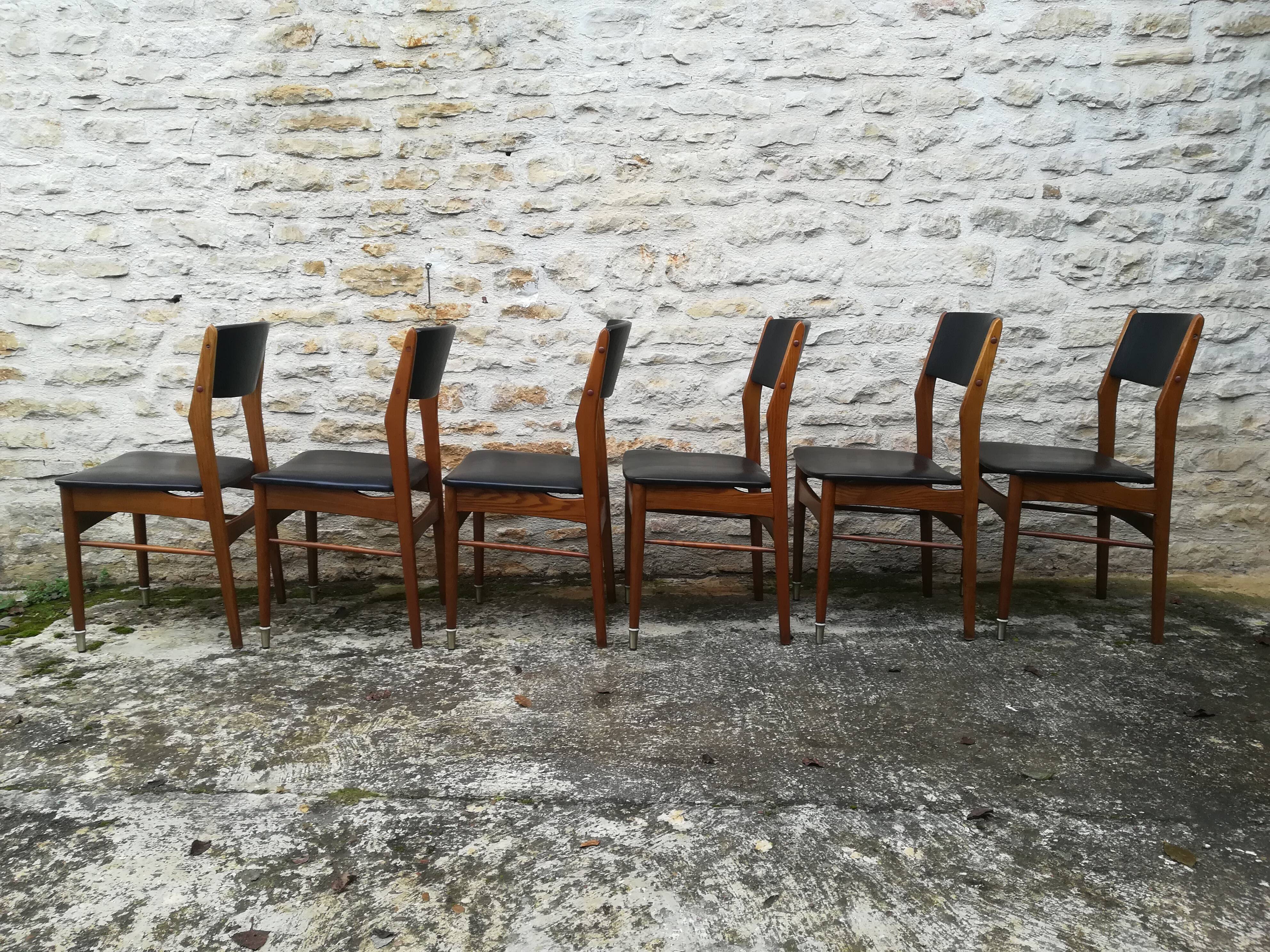 Scandinavian chairs in skaï