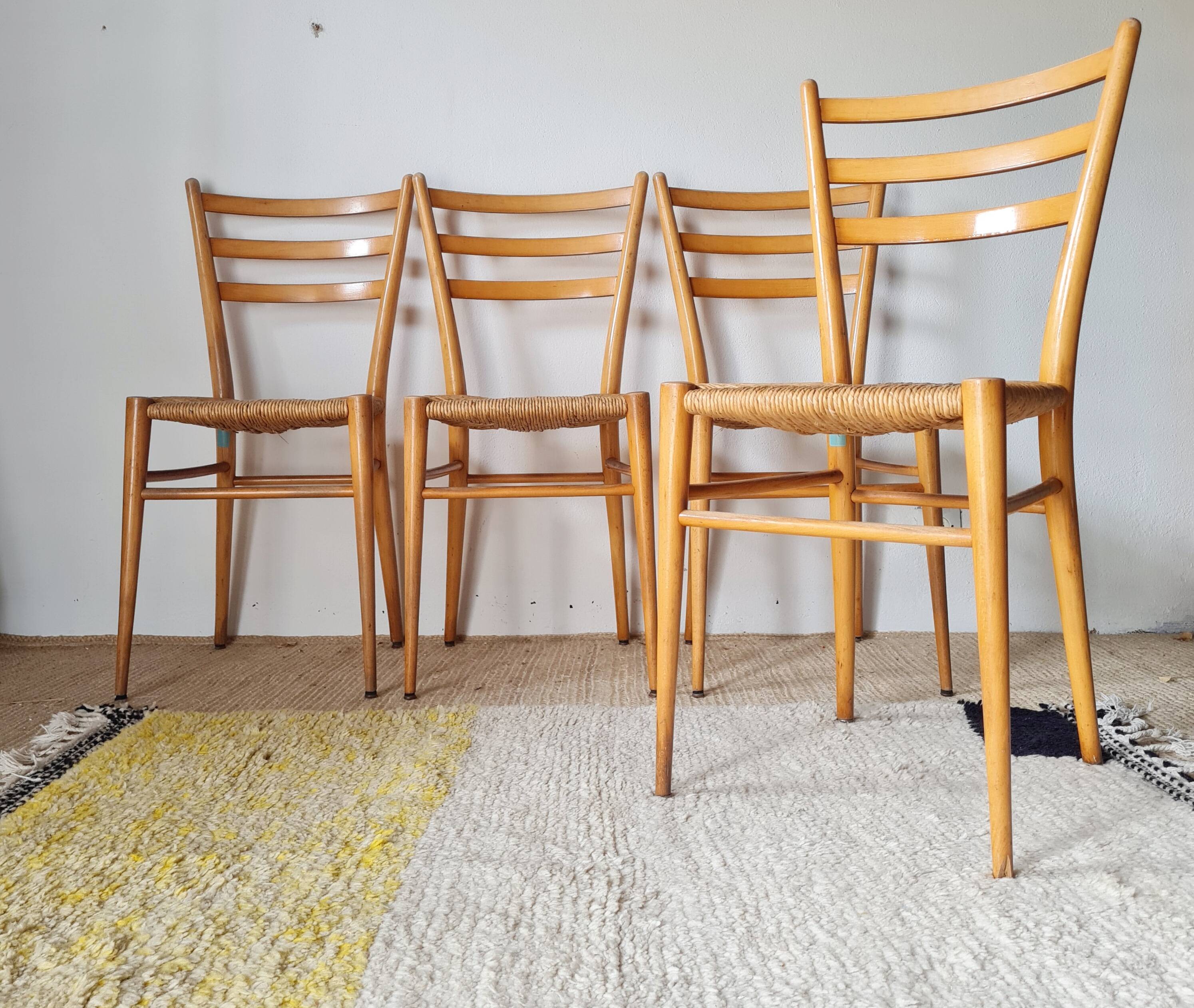 Set of 4 vintage Italian chairs in wood and straw.