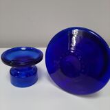 Carafe en verre bleu