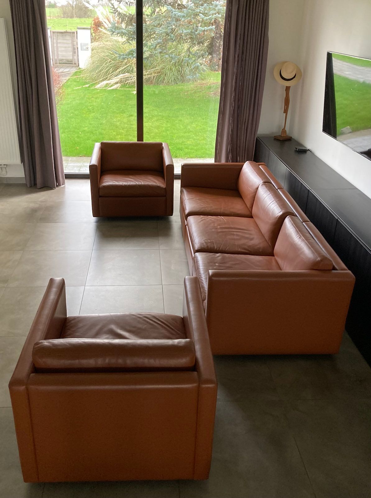 Gold leather salon by Charles Pfister for Knoll 1970