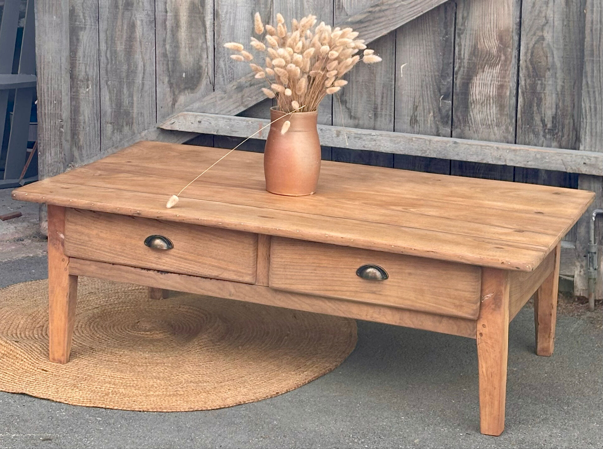 Table basse de ferme ancienne 2 tiroirs en bois massif brut 