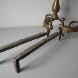Ancienne paire de chenets articulés en laiton et métal 48 cm accessoire cheminée