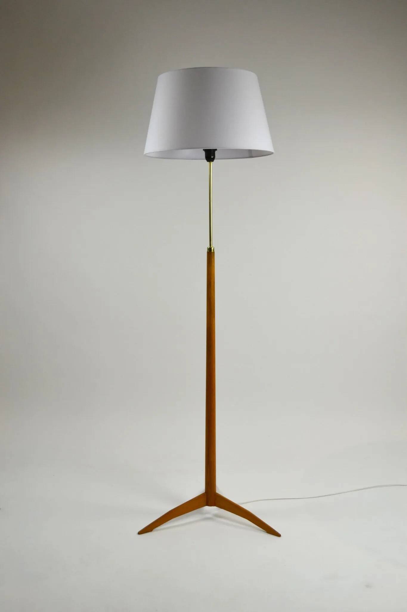 Oak and Brass Floor Lamp Marked “GO 12 WDH”, Sweden, 1950s