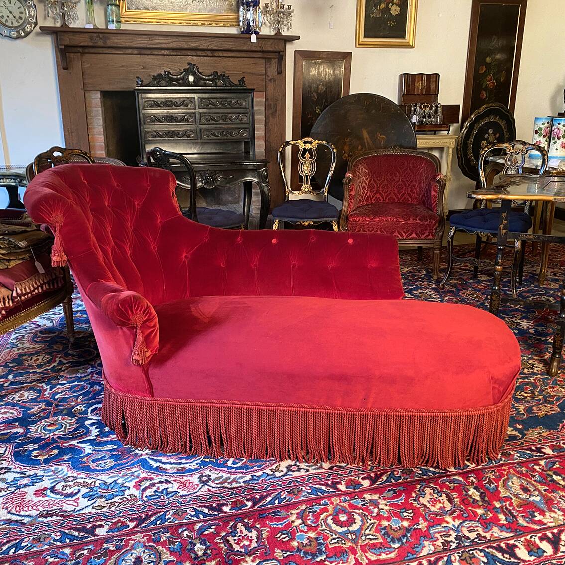 Napoleon III meridian, purple red velvet. Buttoned backrest.