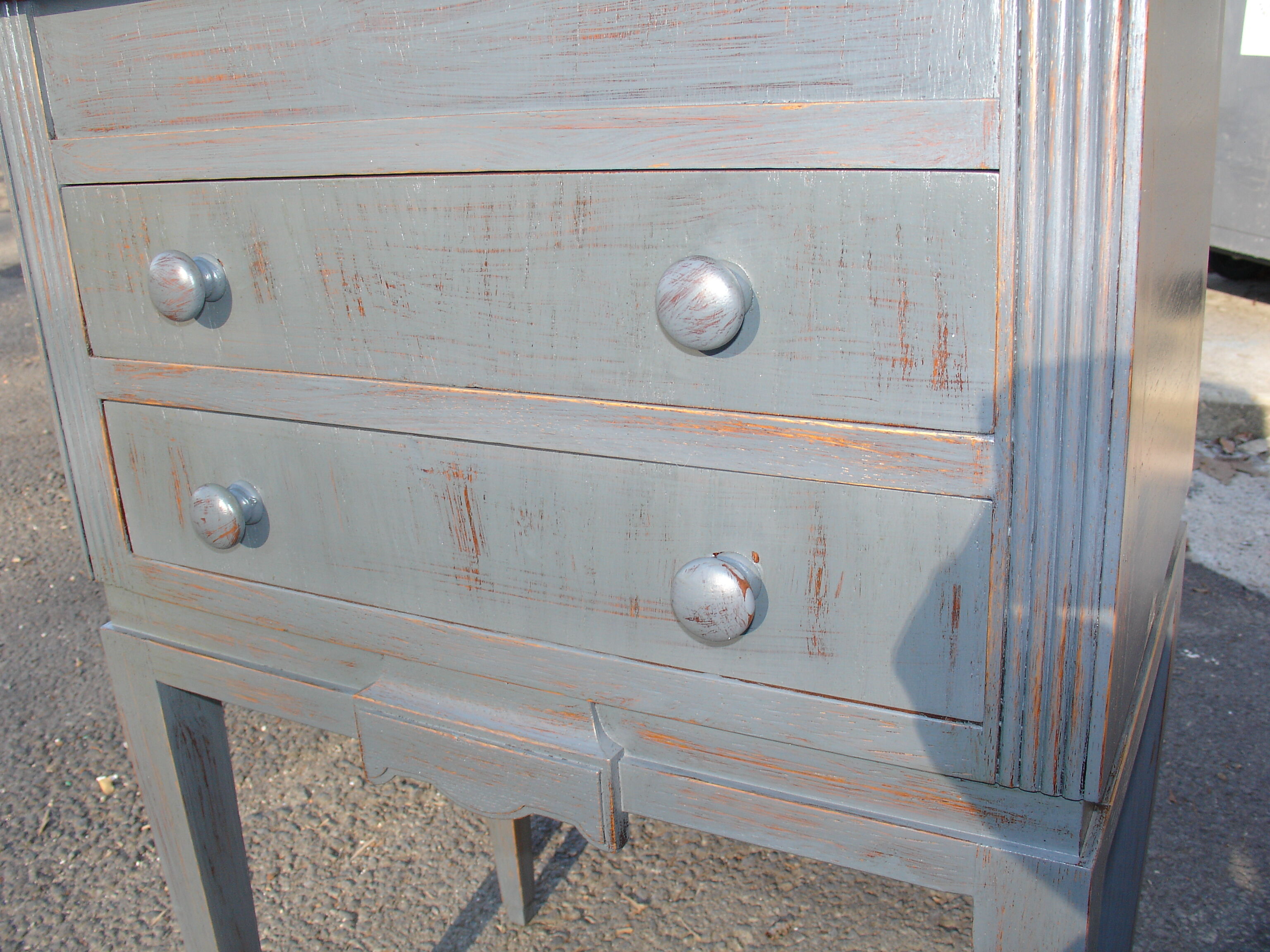 Petite commode travailleuse relookée