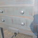 Petite commode travailleuse relookée