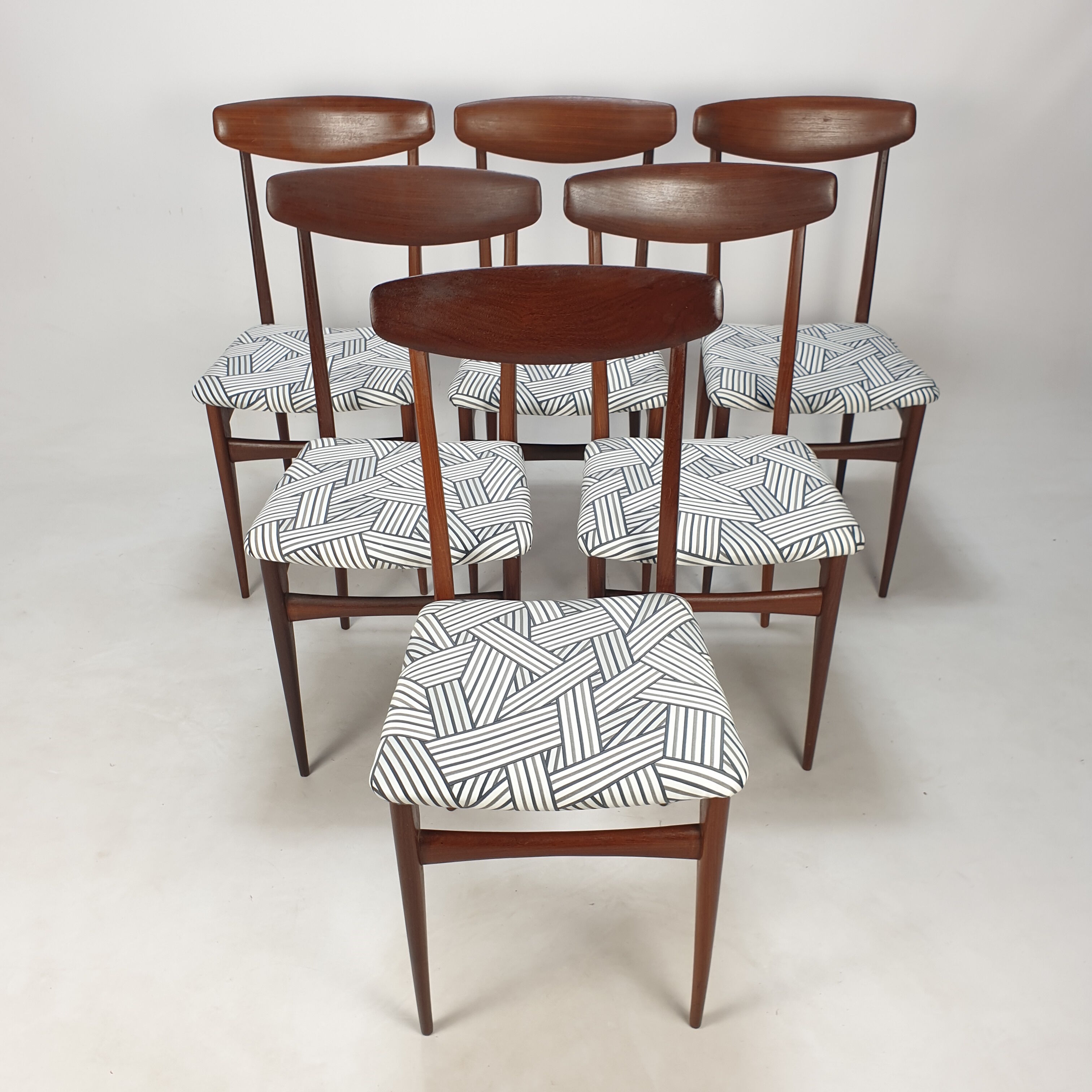 Set of 6 Mid Century Italian Teak Dining Chairs, 1950s
