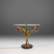 Table basse de style Hollywood Regency avec éclairage et fleurs en laiton, France