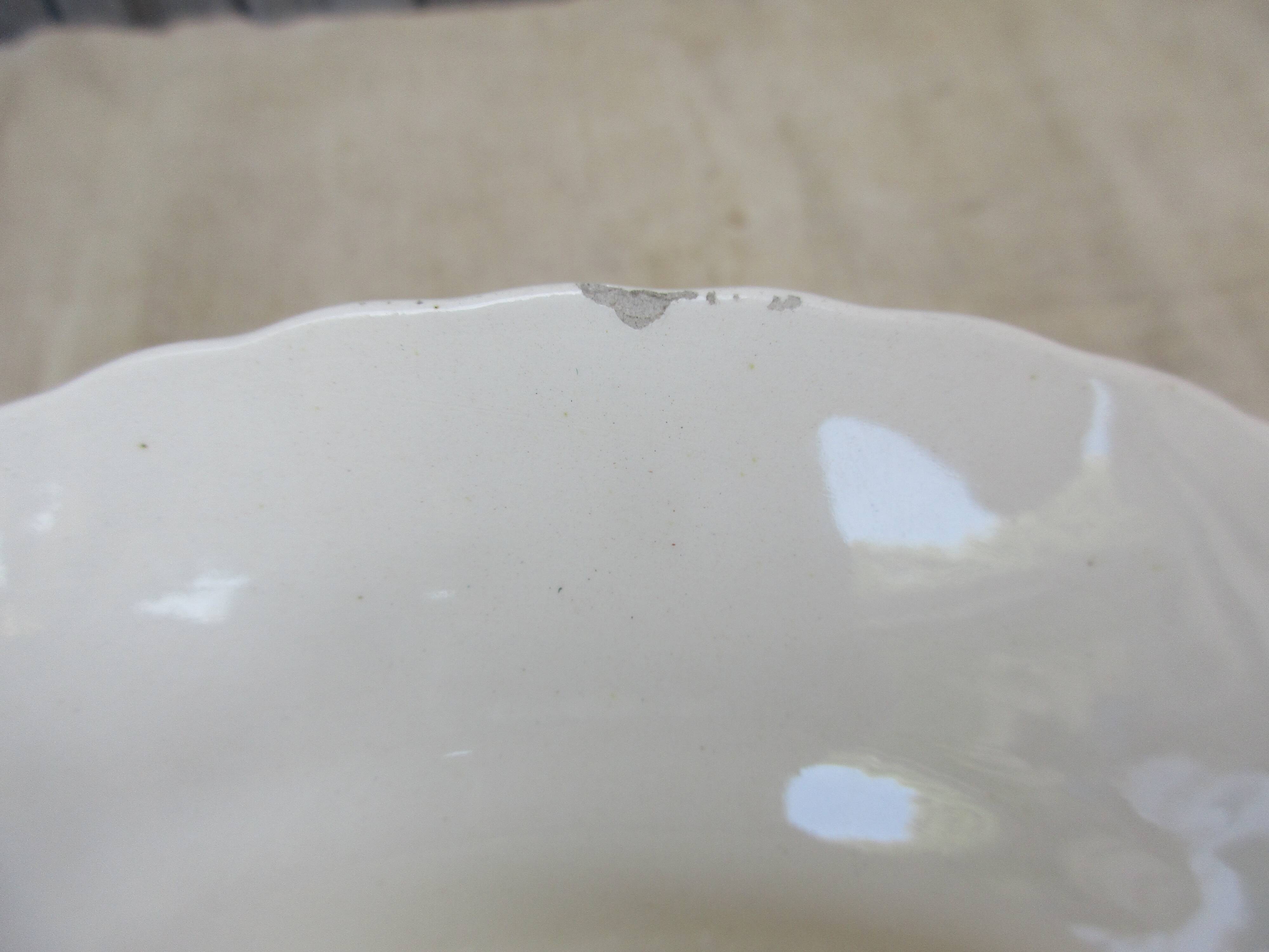 Long-field standing plate with floral ribbon decor