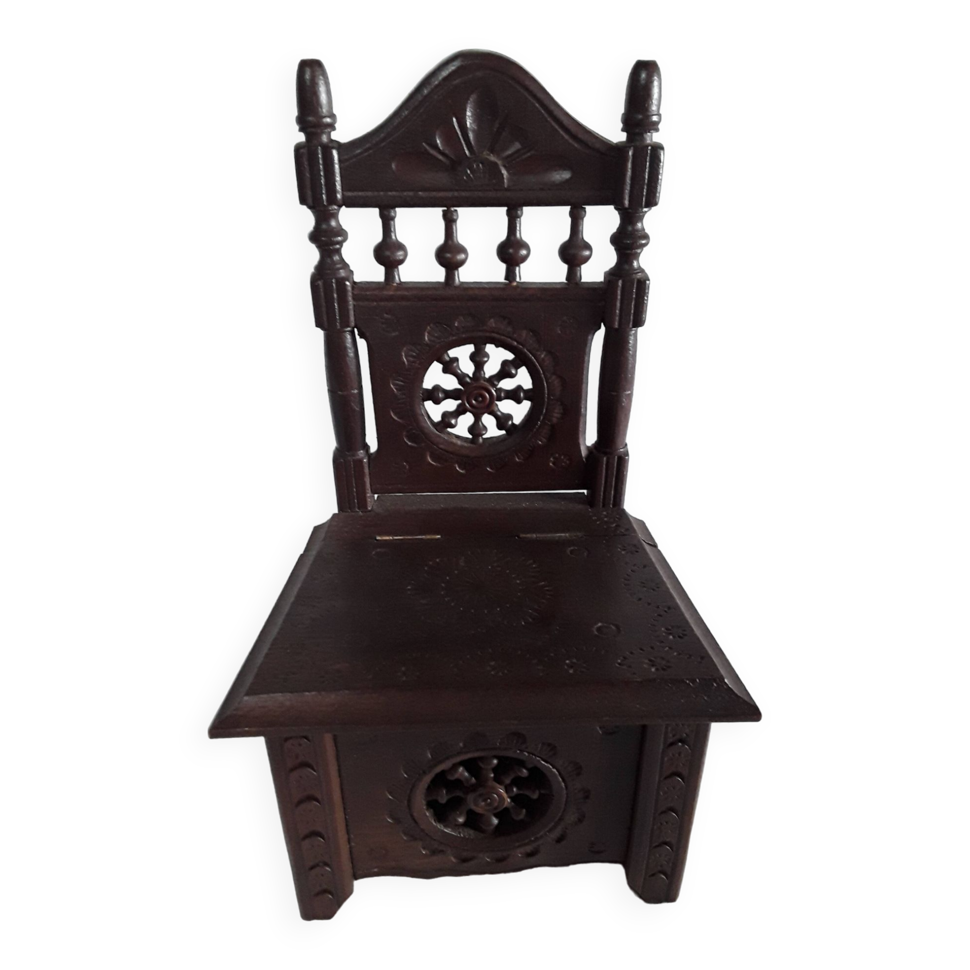Ancienne Chaise bretonne en bois sculpté