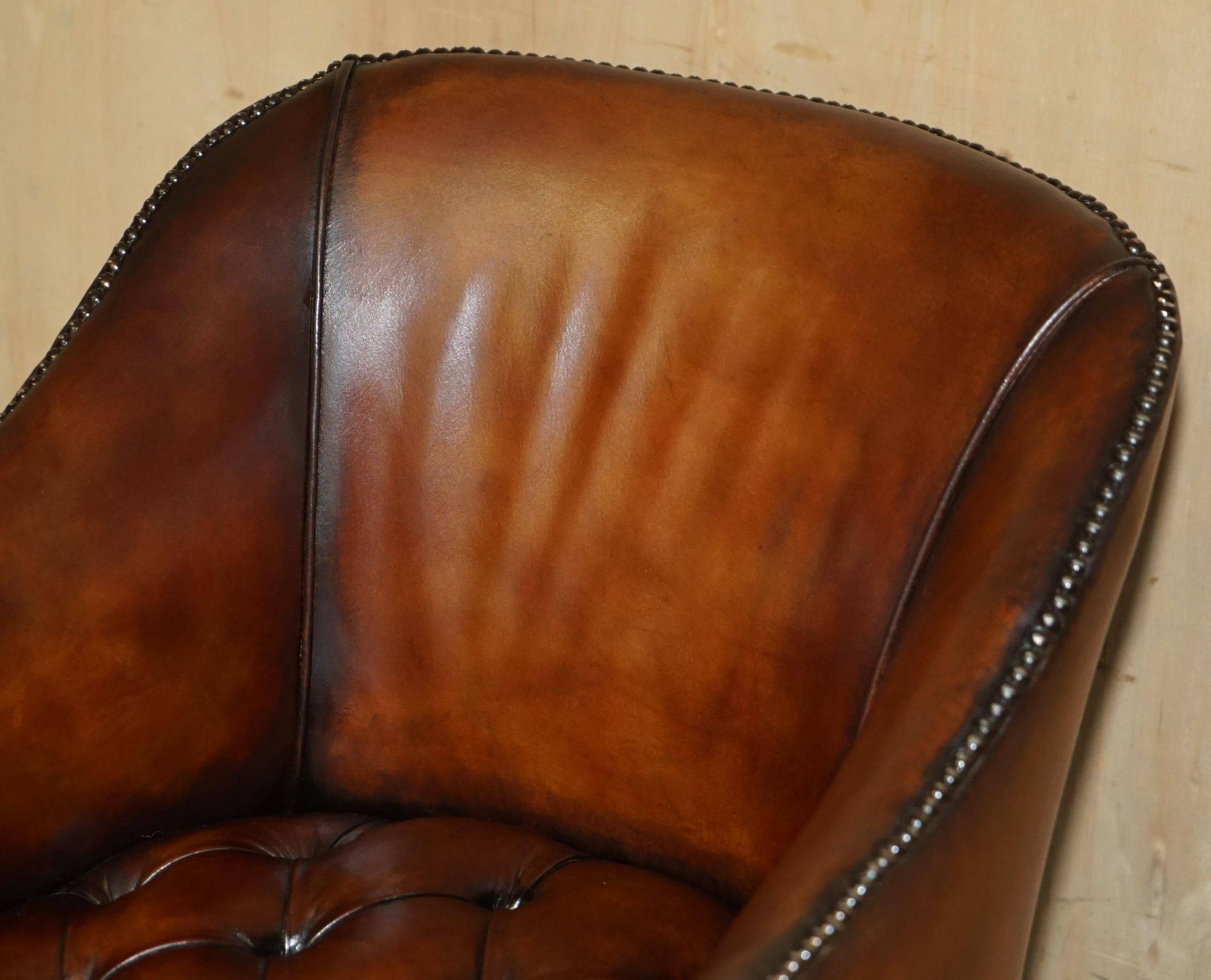 Fauteuil capitaine Chesterfield victorien restauré