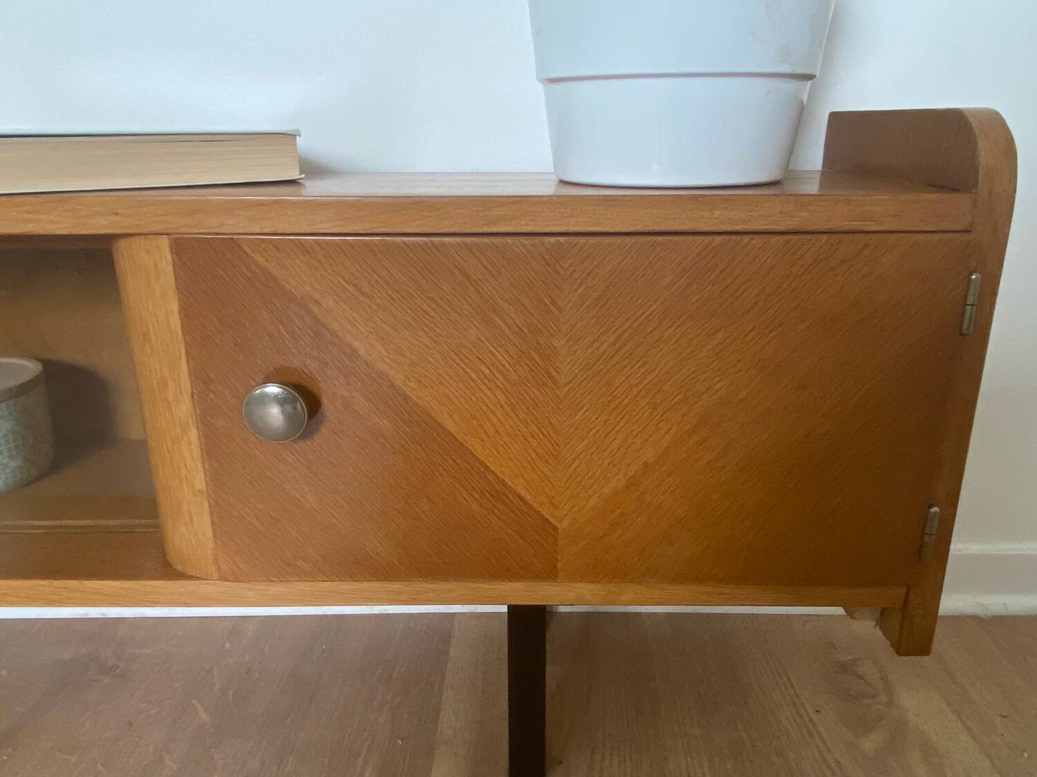 Vintage sideboard (shallow)