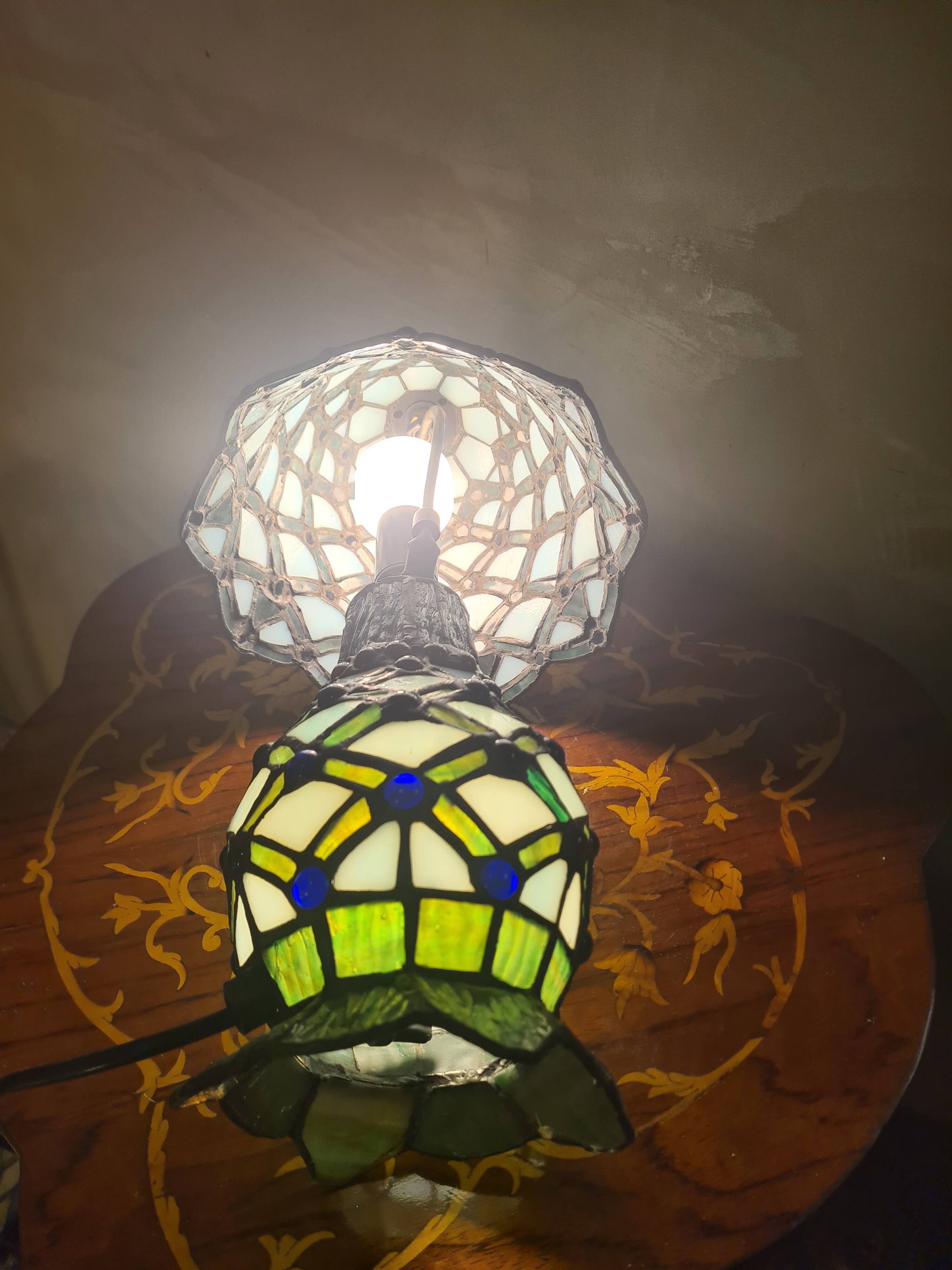 lamp with 2 lights, stained glass, handmade lead solder, Tiffany style