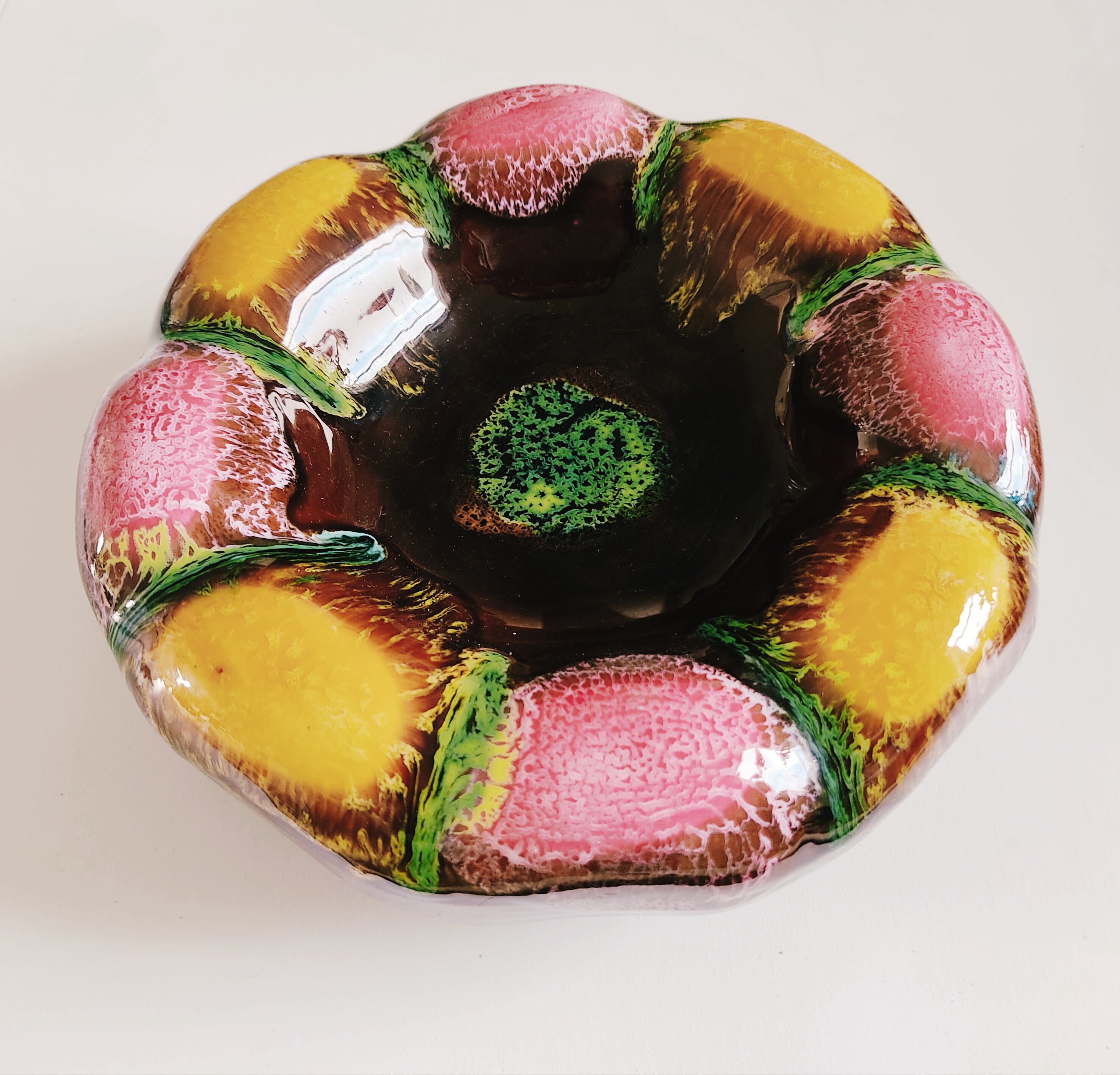 Vallauris empty colorful pocket