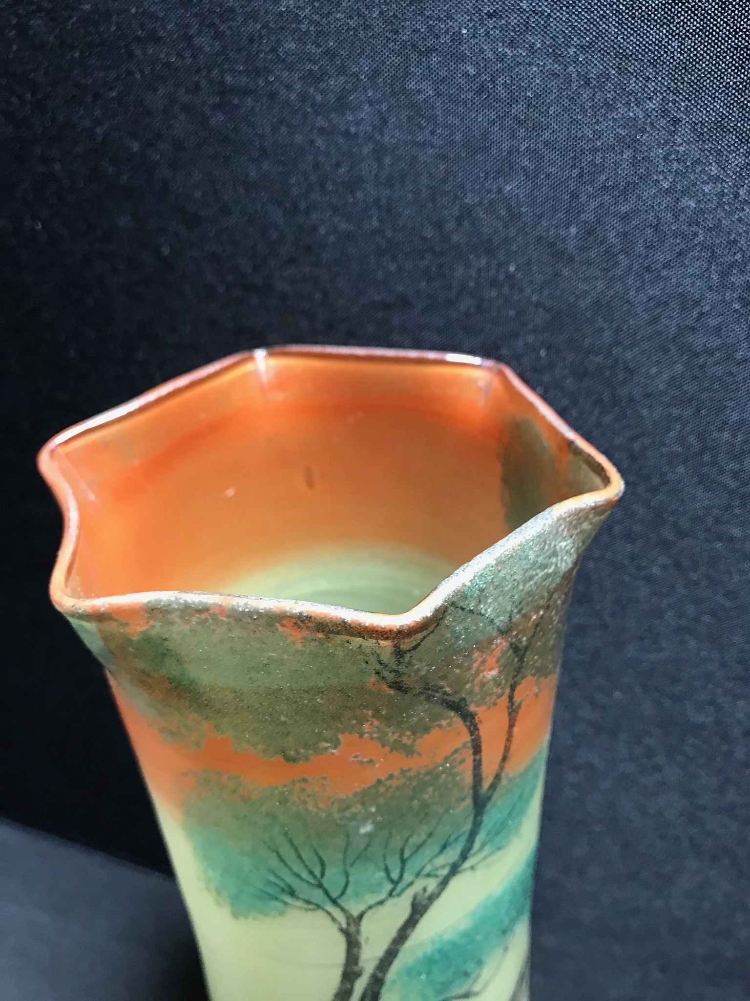 1435 Discreet brand with heel to decipher vase