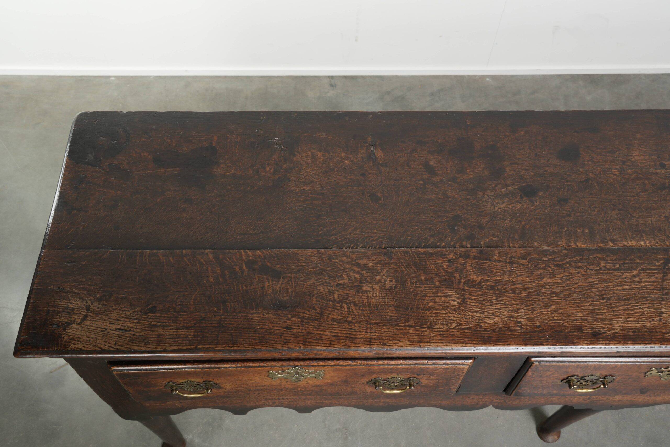 English antique oak sideboard with 3 drawers from the early 18th century