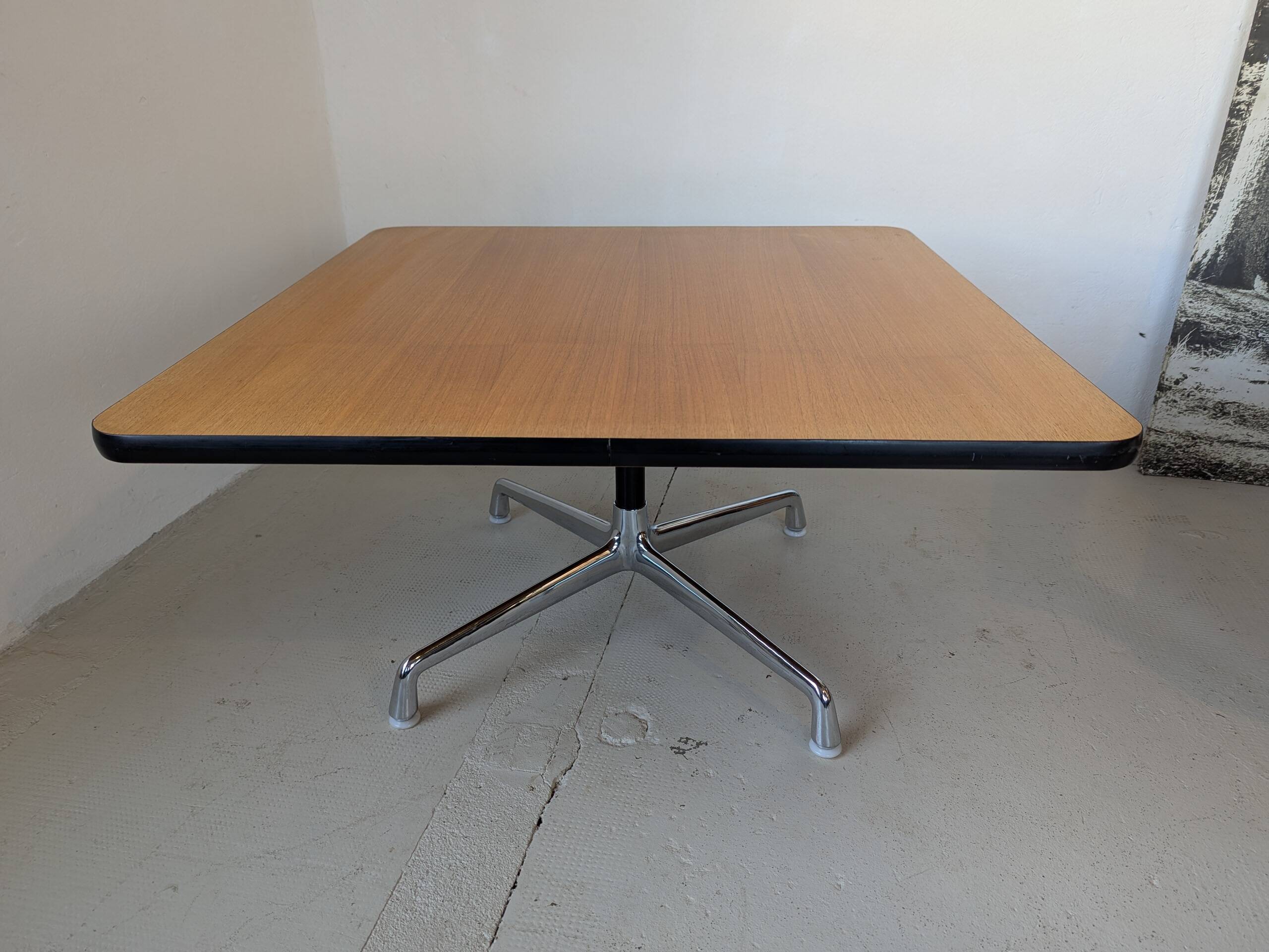 Design coffee table by Charles and Ray Eames for Herman Miller.