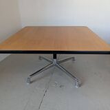 Design coffee table by Charles and Ray Eames for Herman Miller.