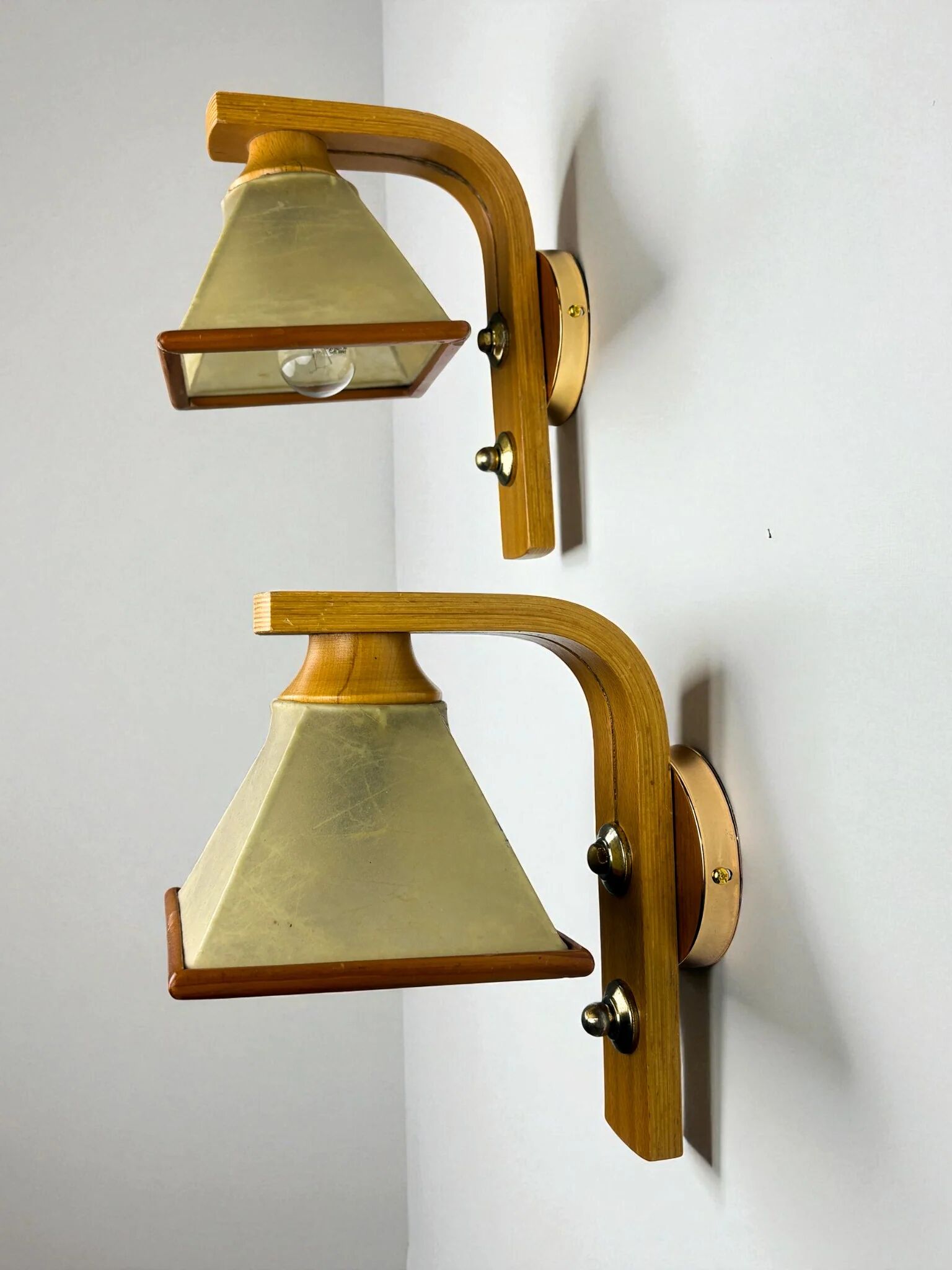 Pair of Italian "Cocoon" wall lights, resin and pine wood, circa 1970s