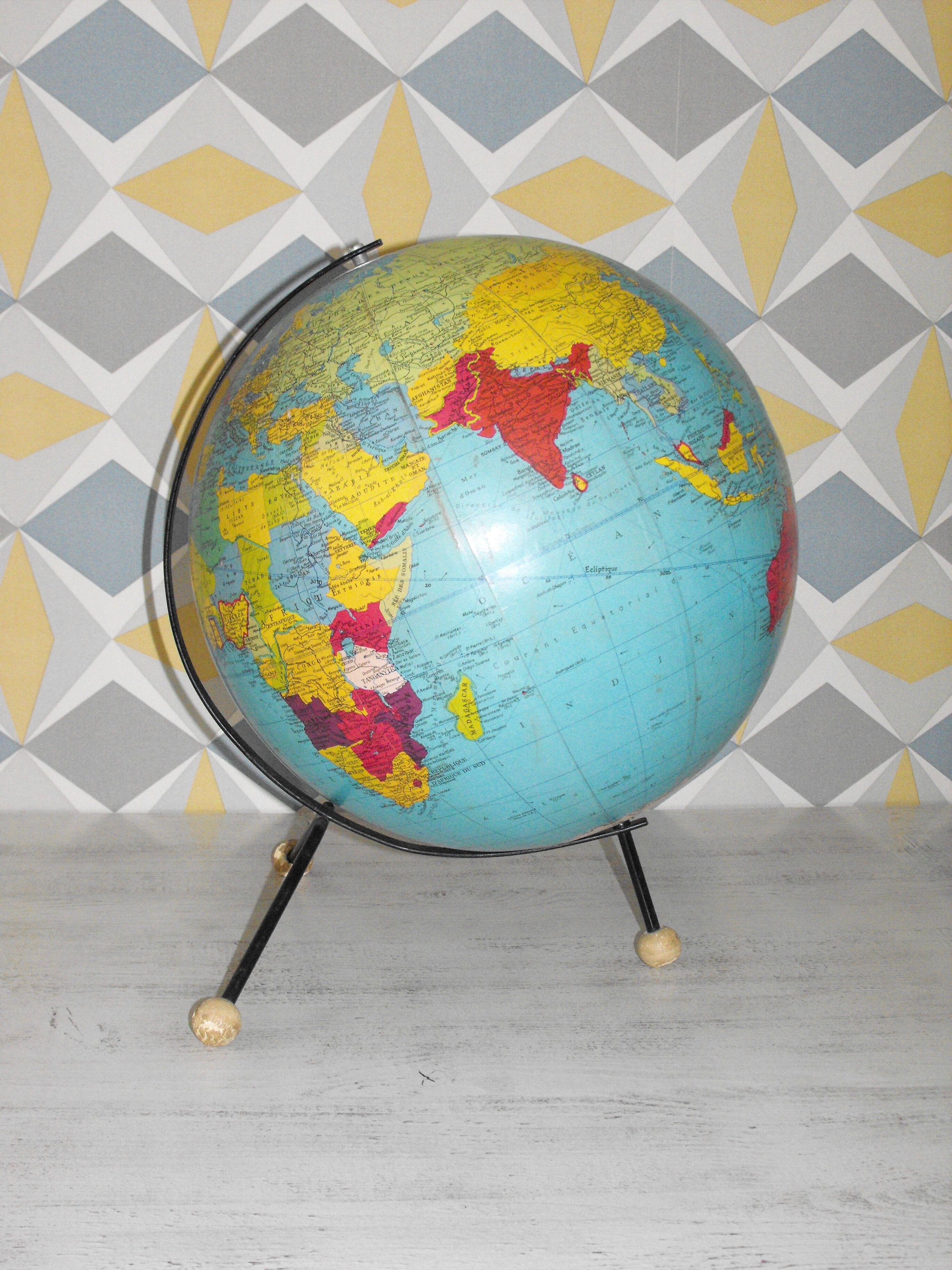 Grand Globe land diameter 31cm Taride from 1962 .